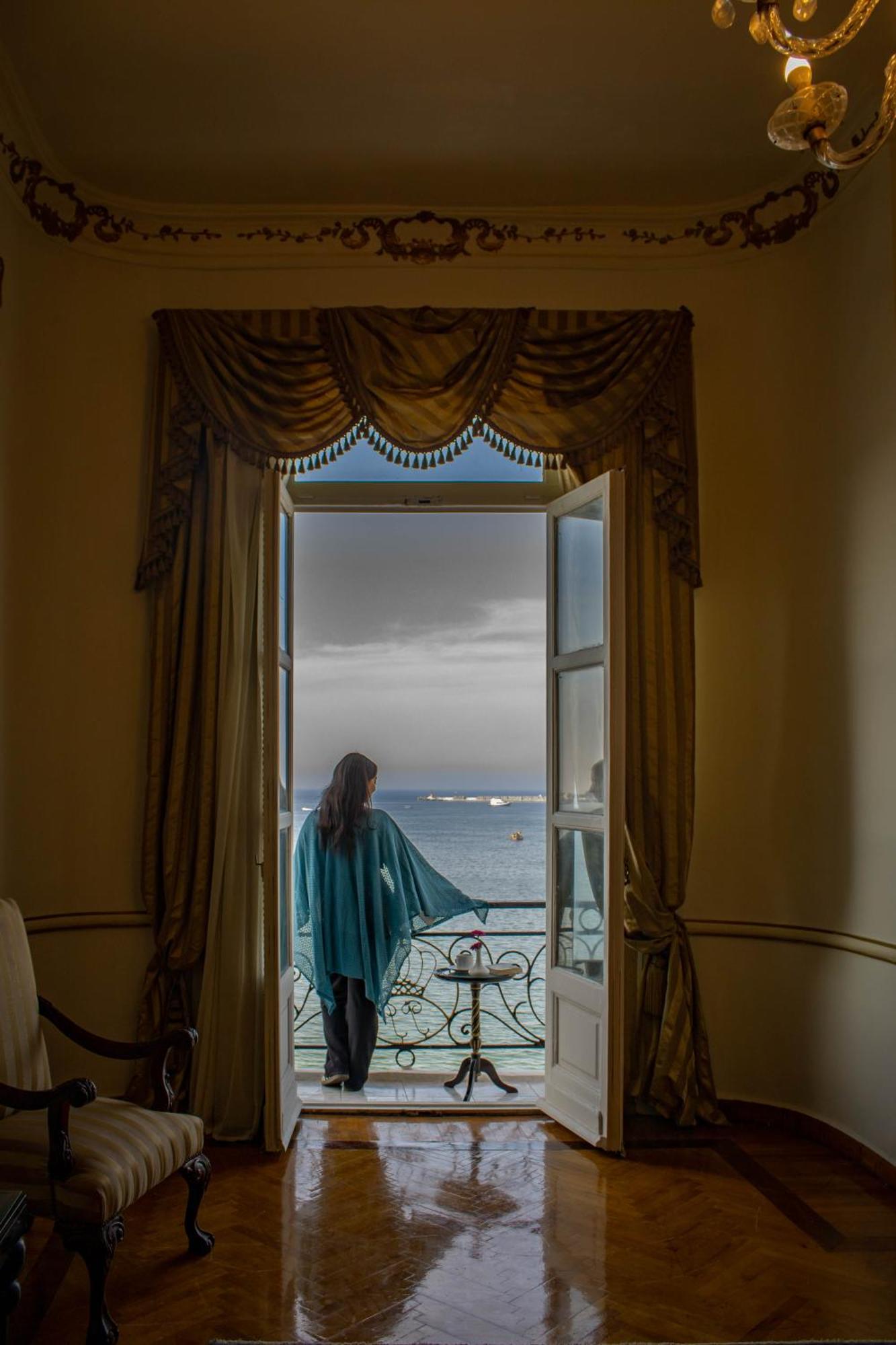Golden Royal Suite Direct Sea View