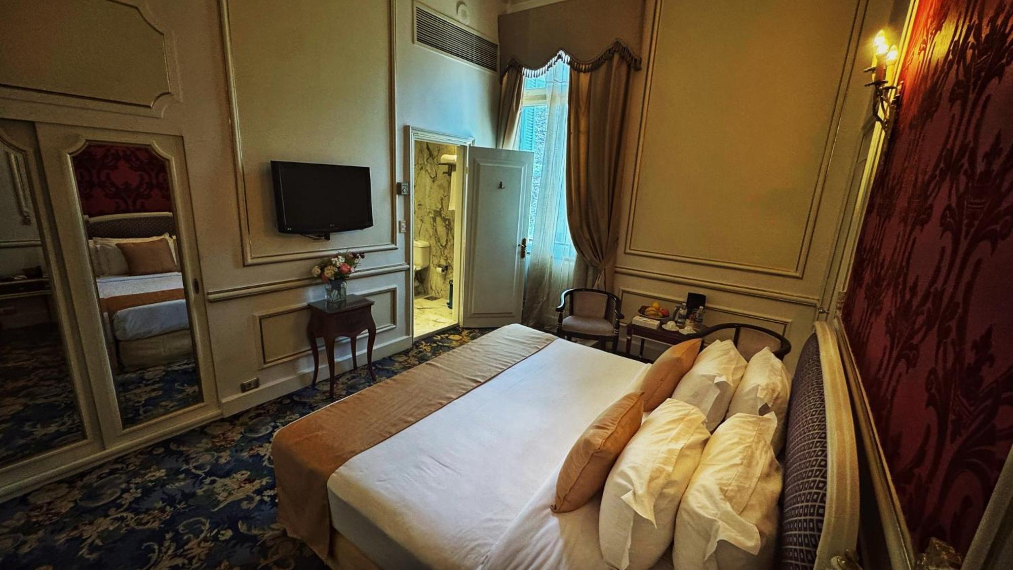 Golden Deluxe Room Partial Sea View