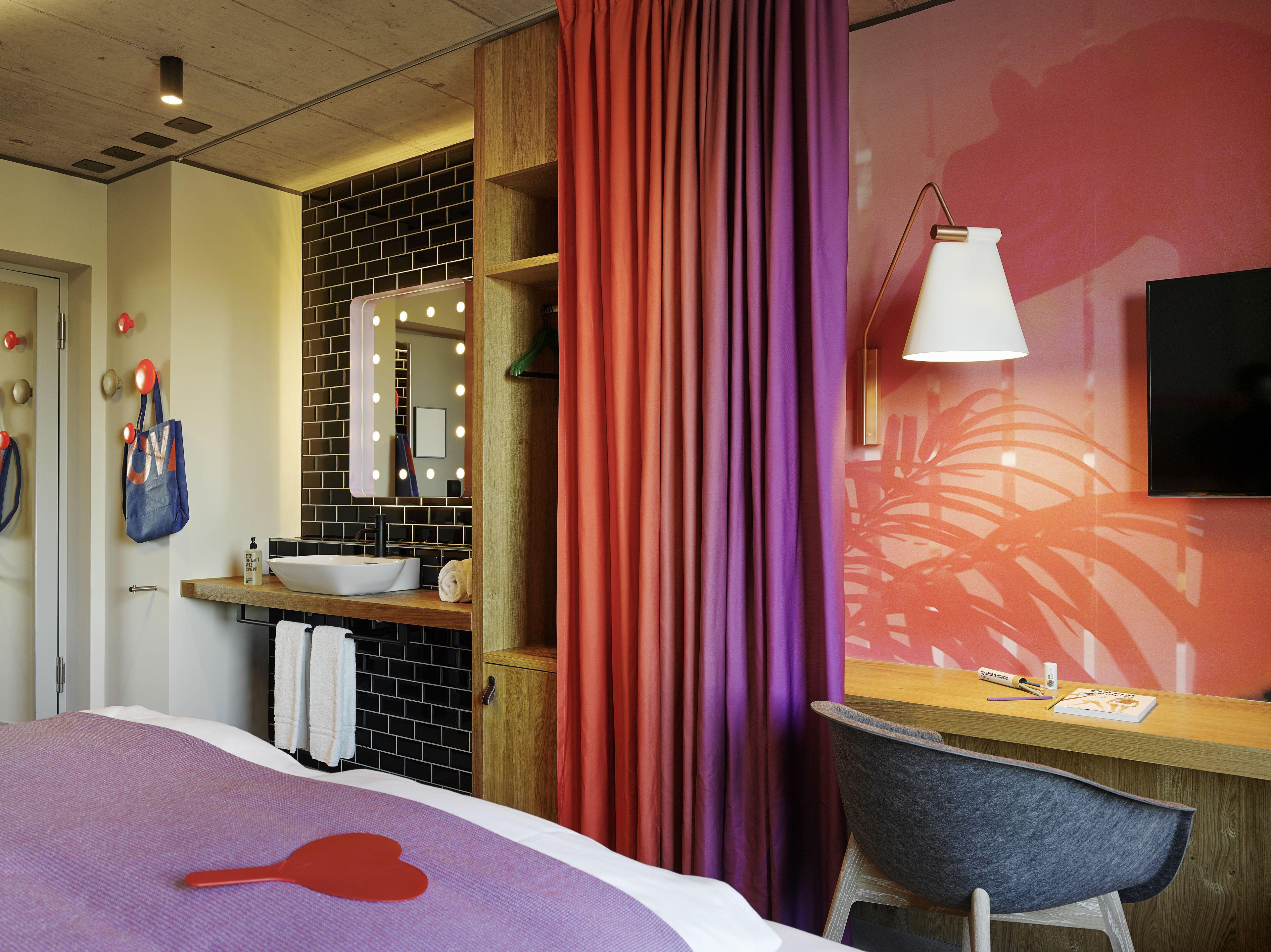 Medium Room