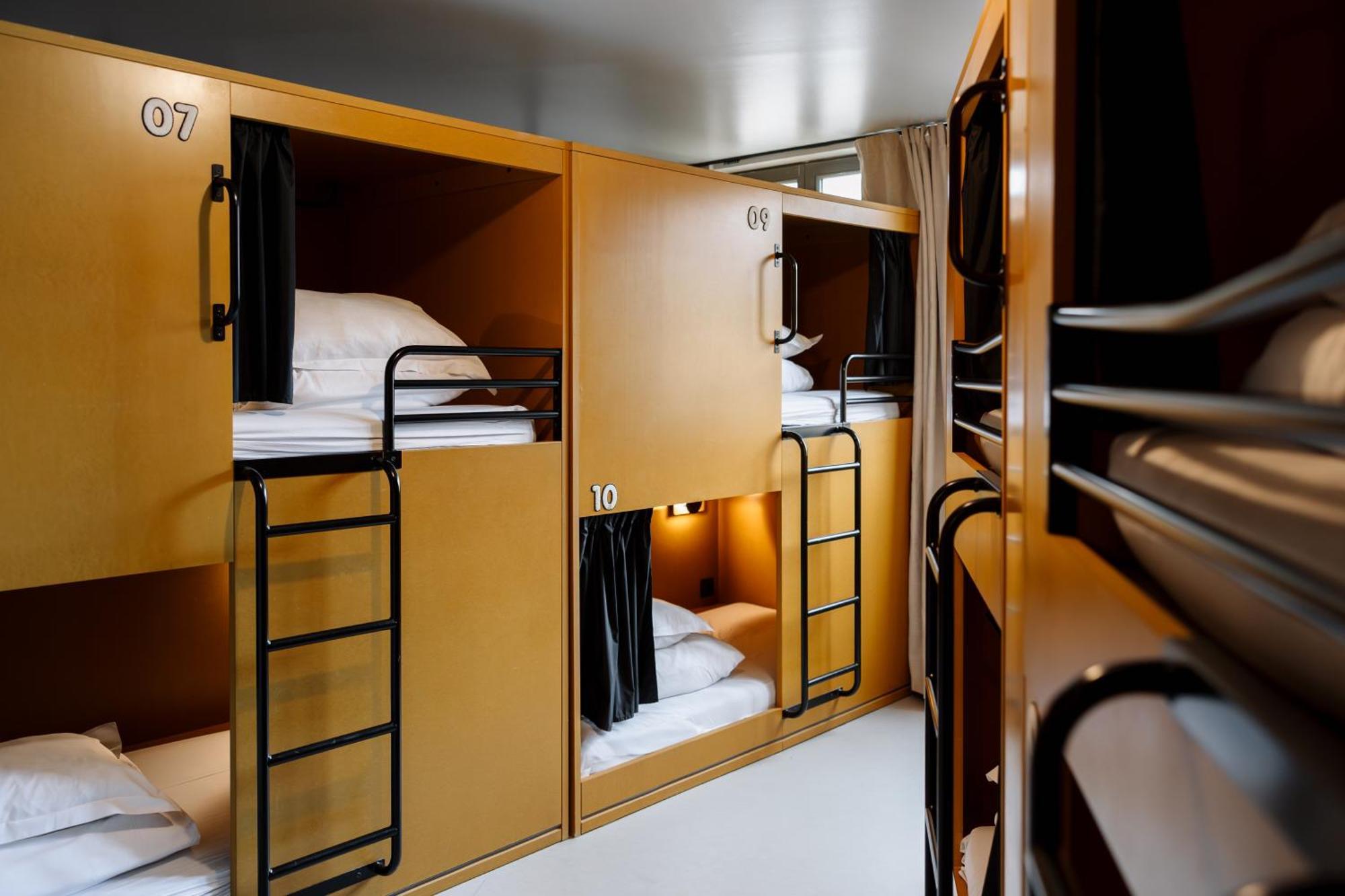 Posto Letto in Dormitorio Misto con 10 Letti