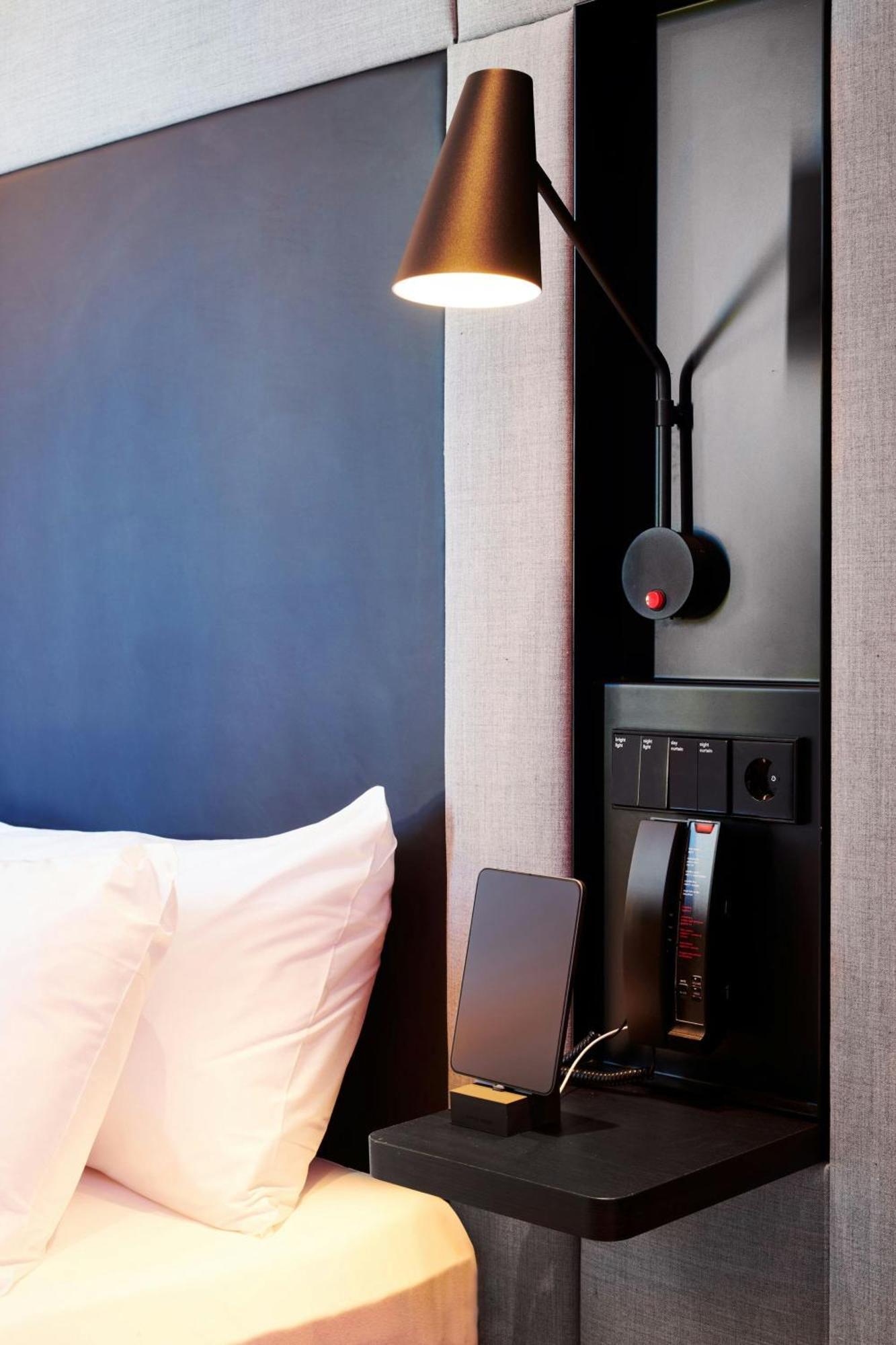Chambre Lit King-Size Accessible aux Personnes à Mobilité Réduite