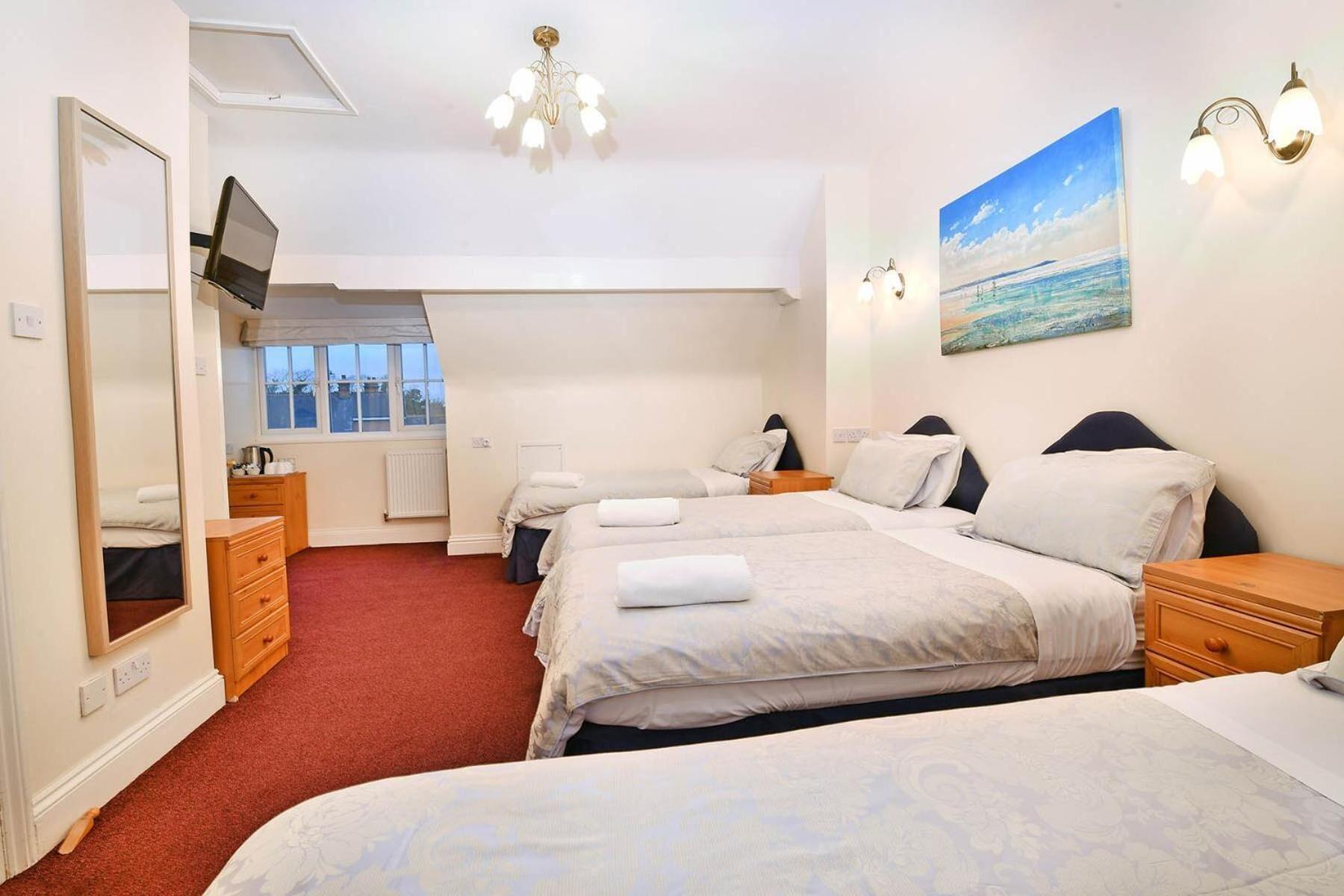 Quadruple Room Private Bathroom