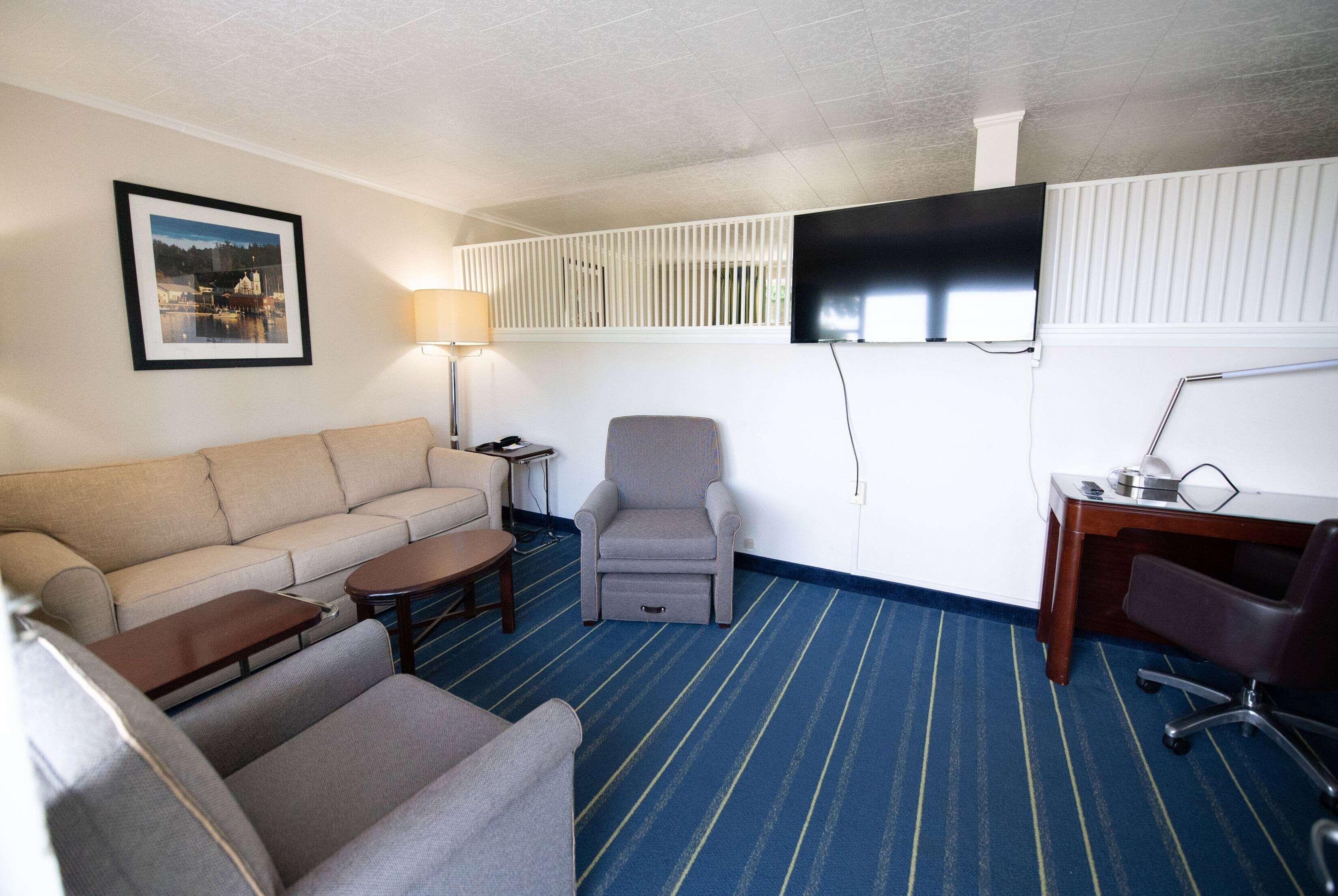 Suite Two Double Beds Non-Smoking