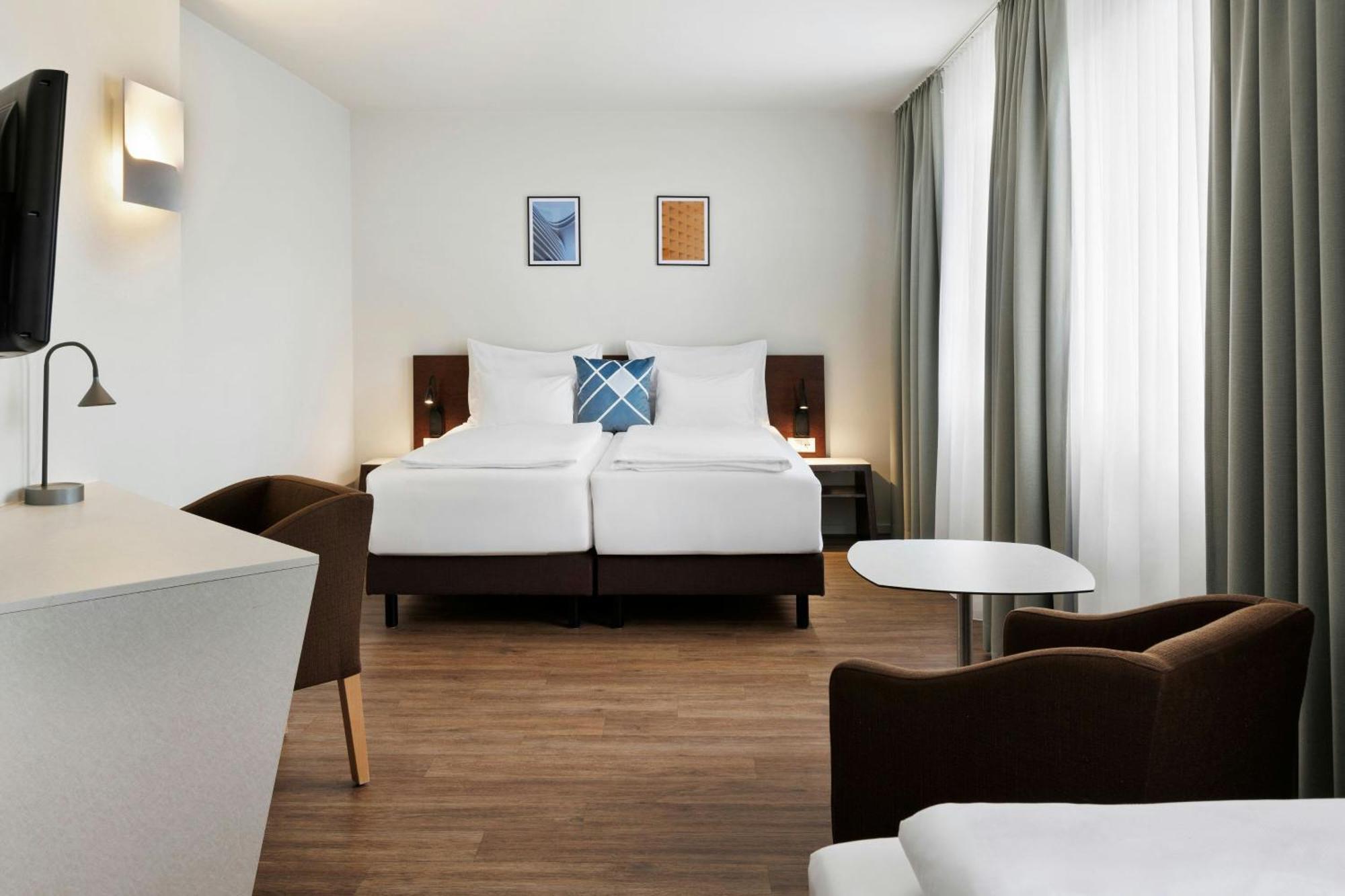 Large Triple Twin Room,1729983487:JPEG