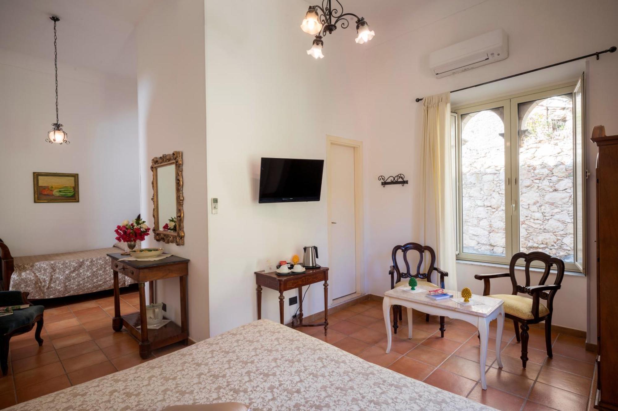 Economy Triple Room