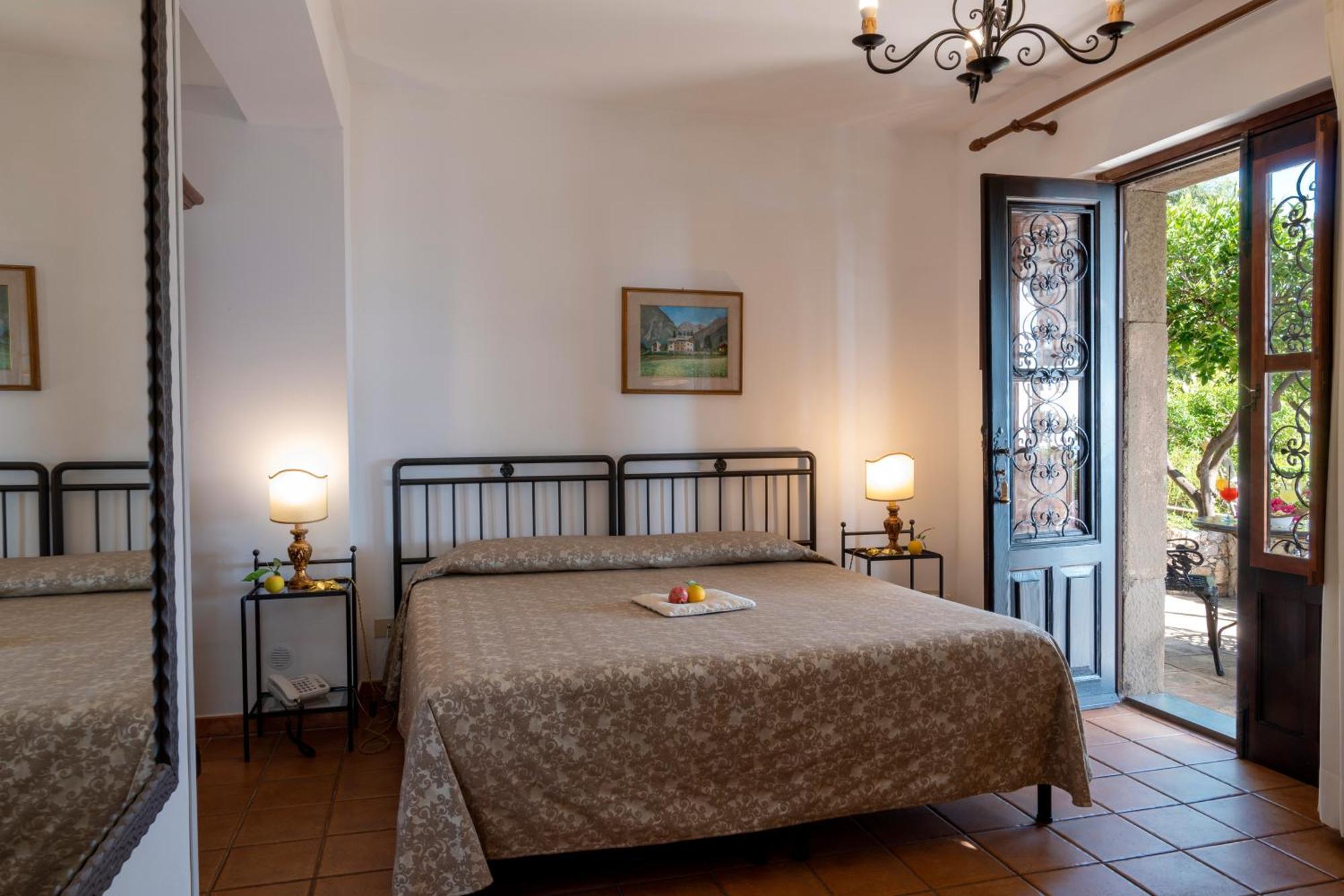 Triple Room with Sea View,1729992428:JPEG