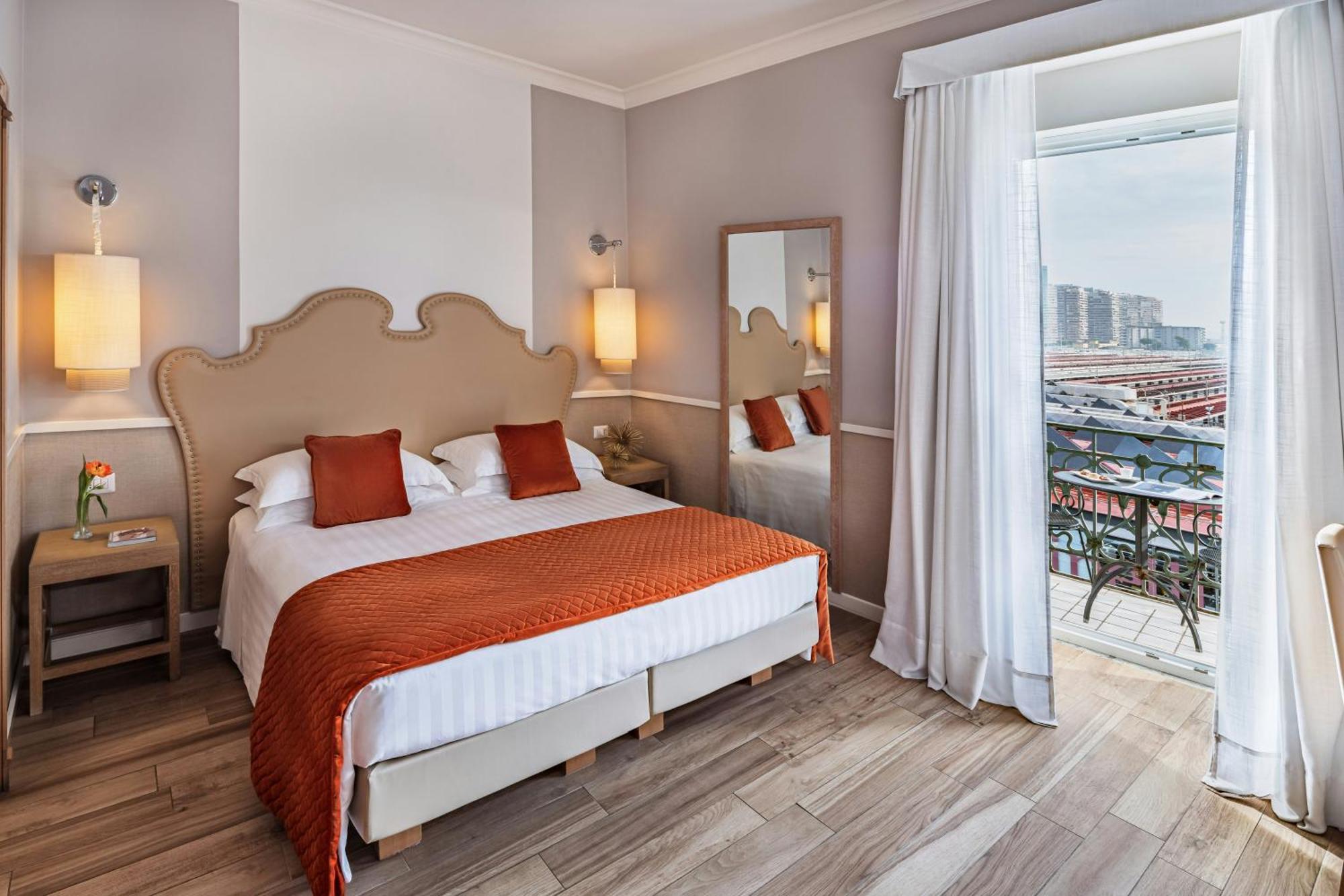 Deluxe Double or Twin Room Vesuvio View