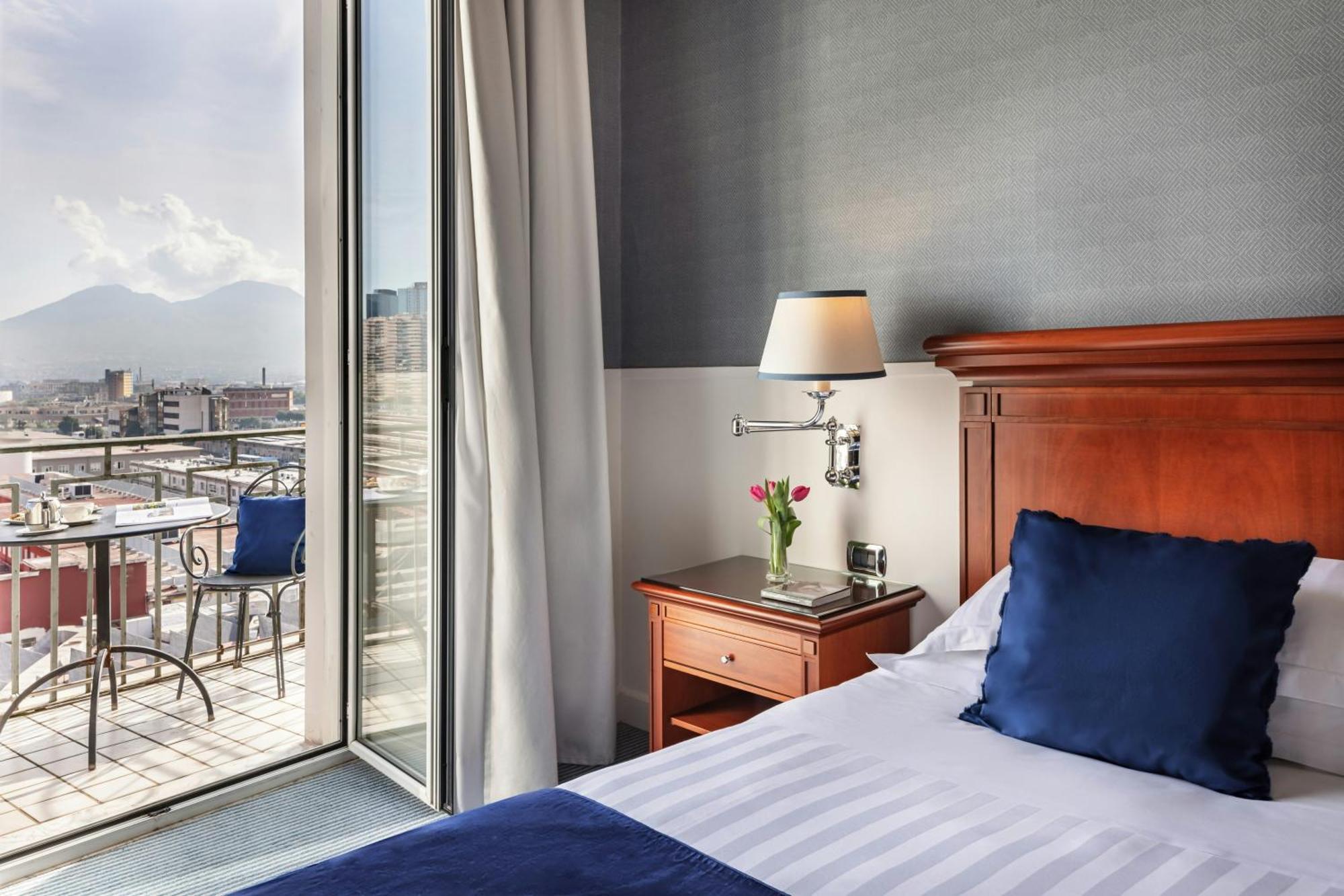 Deluxe Double or Twin Room Vesuvio View