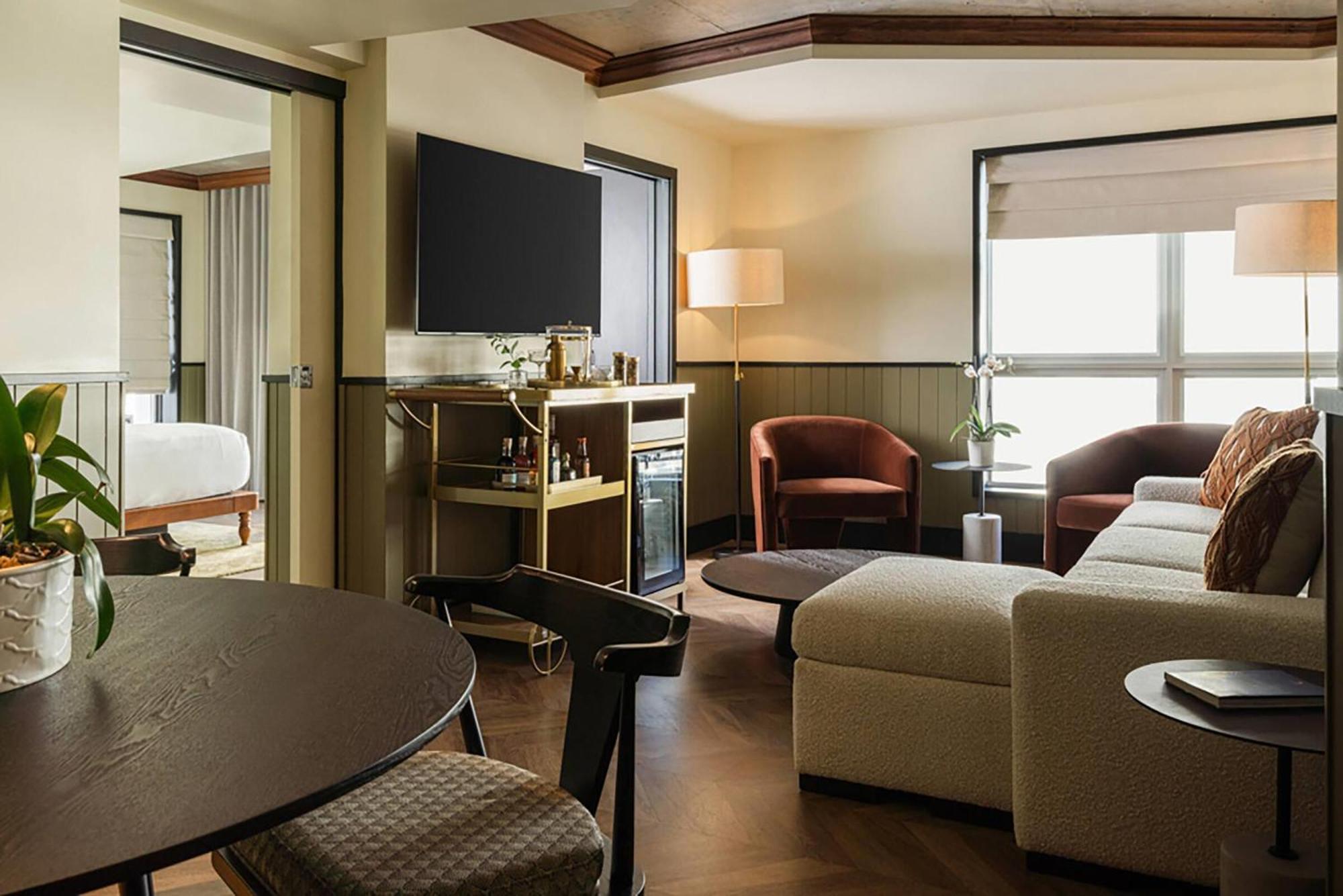 One-Bedroom King Suite Non-Smoking