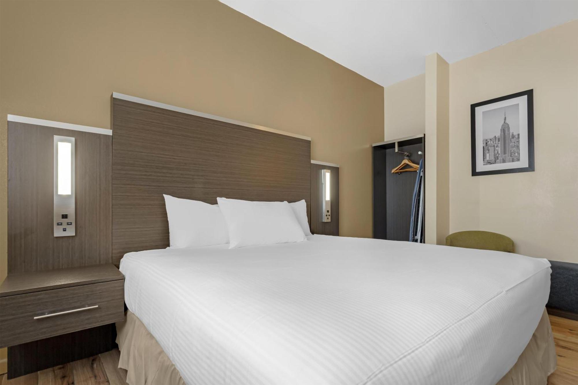 King Room,1729997895:JPEG