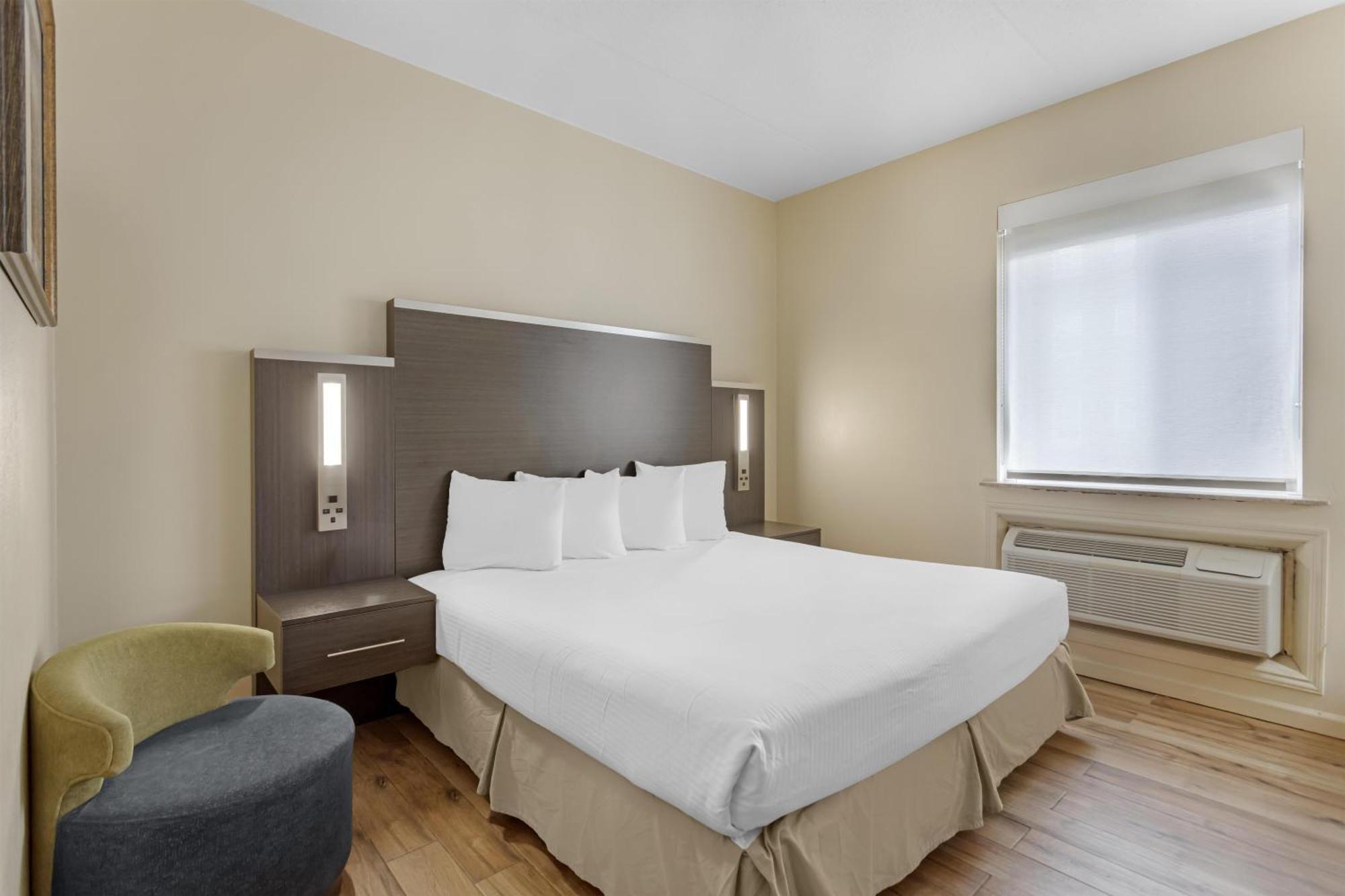King Room Roll Shower Disability Access or Non-Smoking