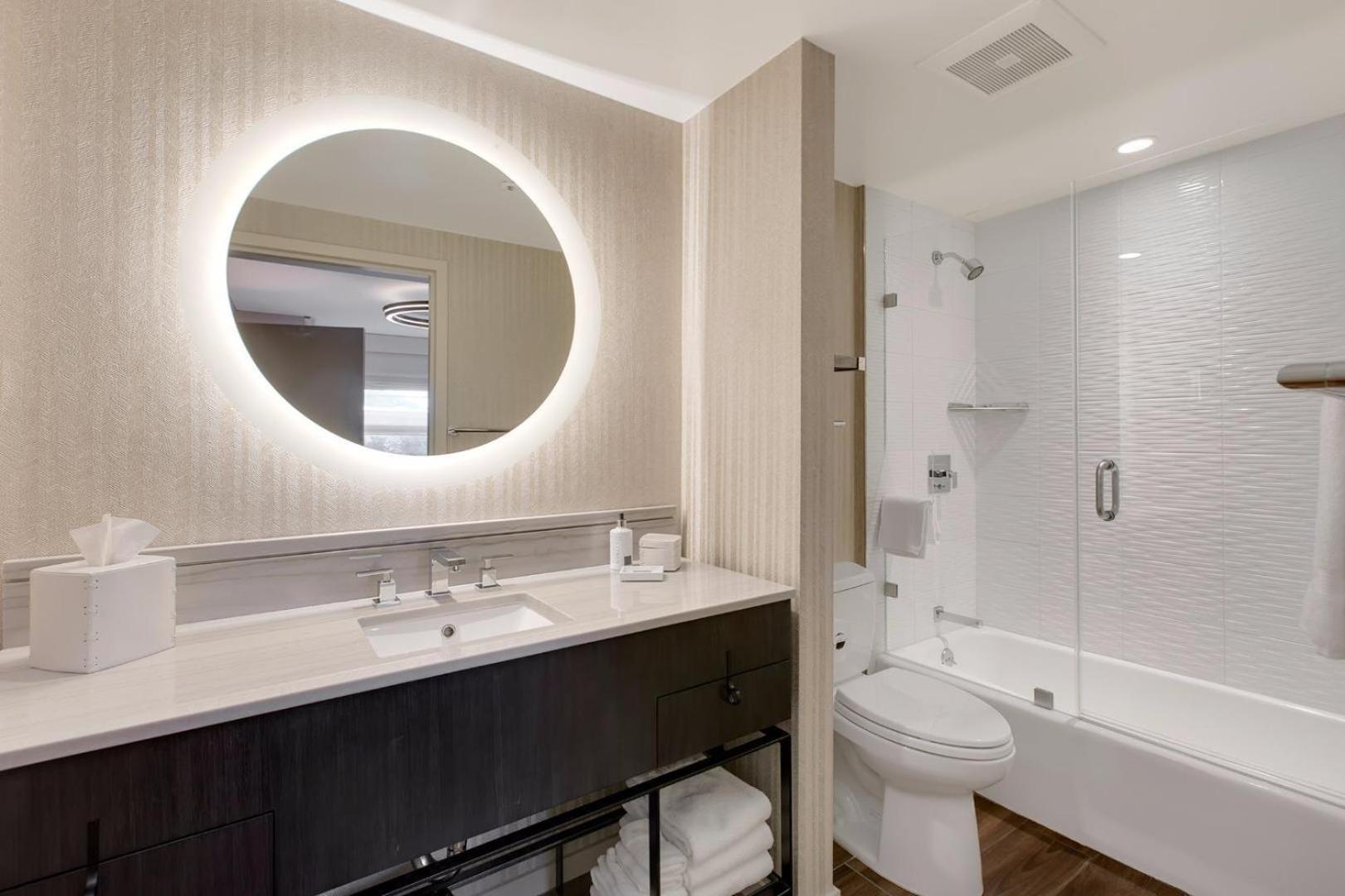 Signature Queen Suite