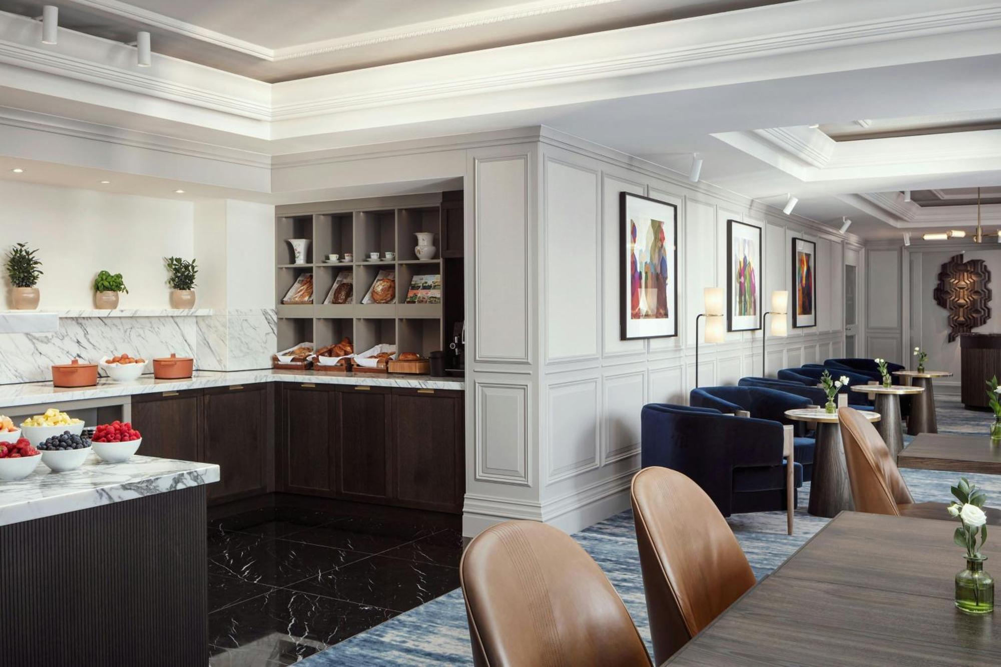 Club King Room Club Lounge Access