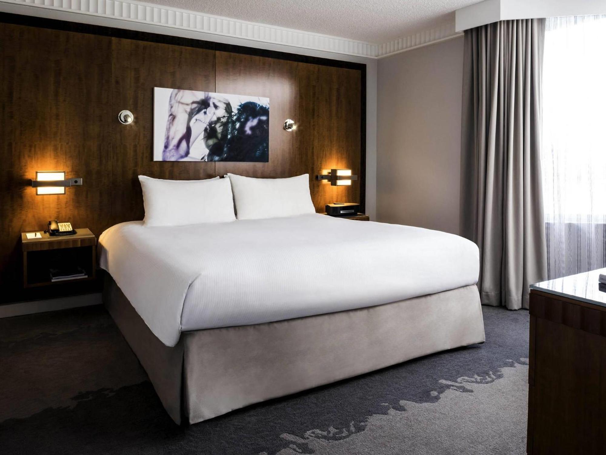 Superior King Room City View