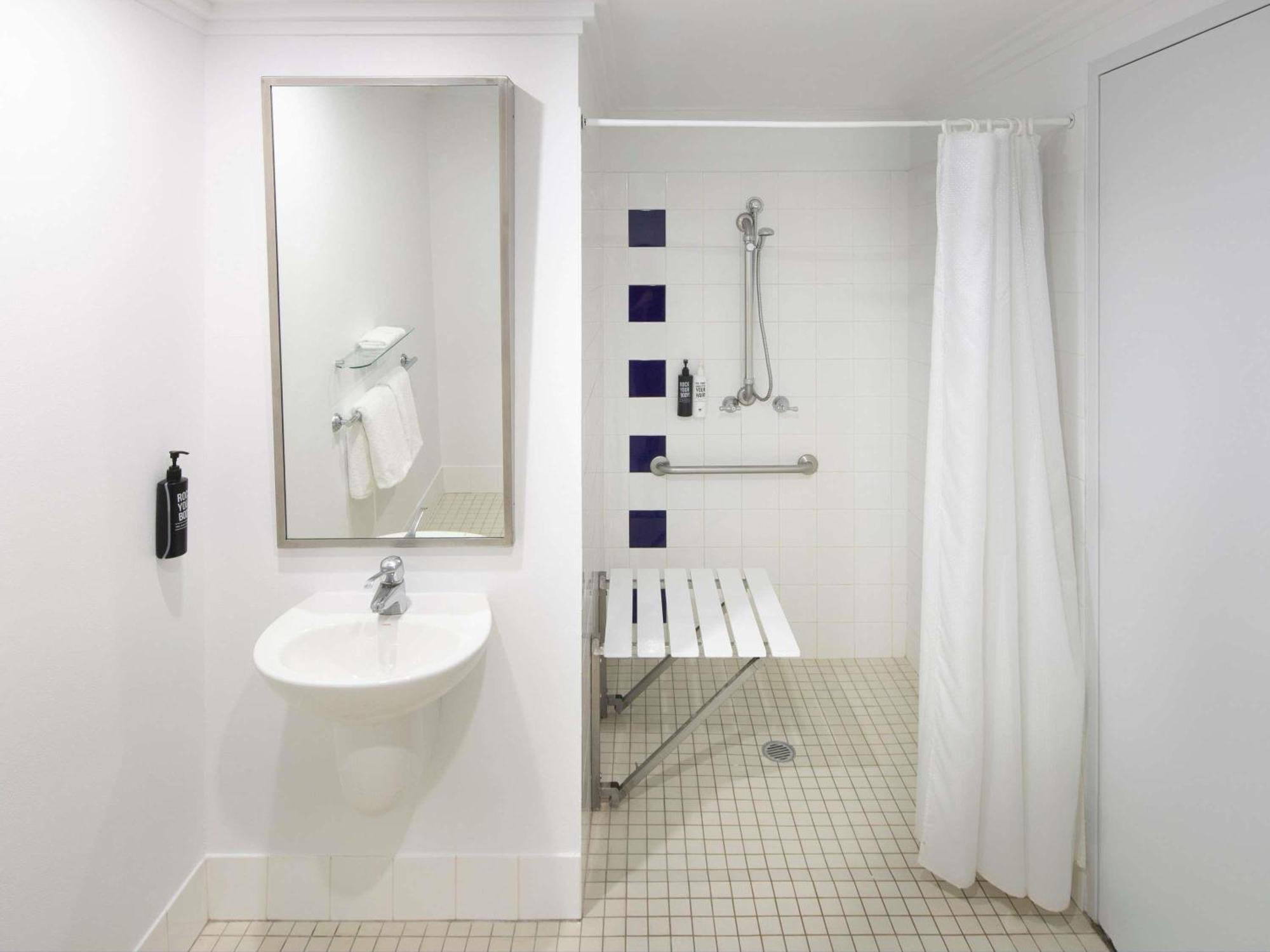 Standard Queen Room Accessible