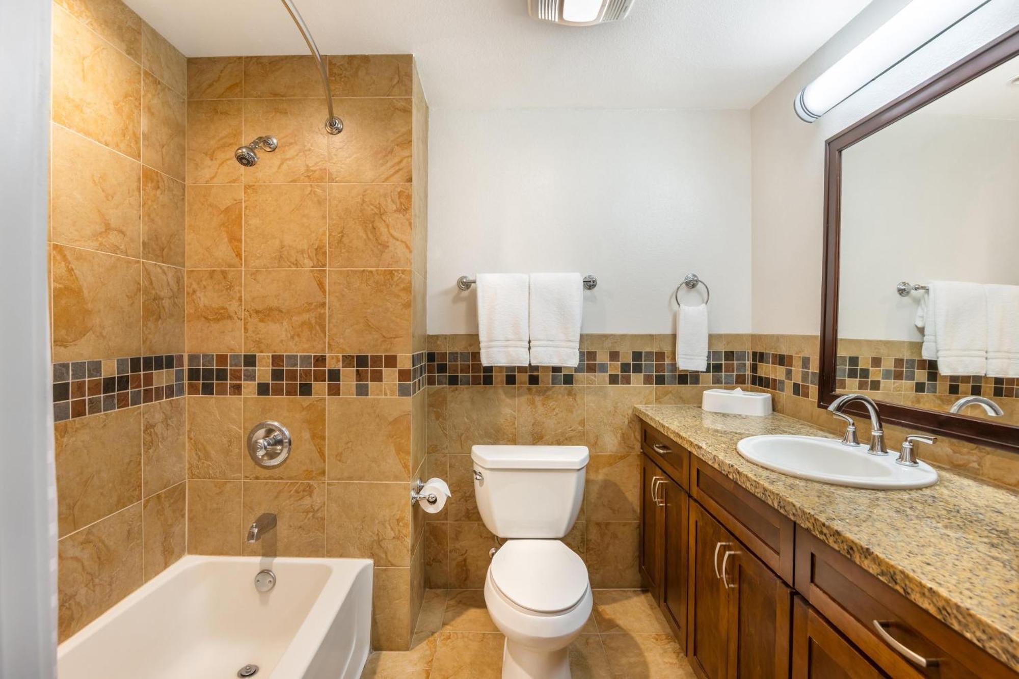 STUDIO 2 QUEENS KITCHENETTE