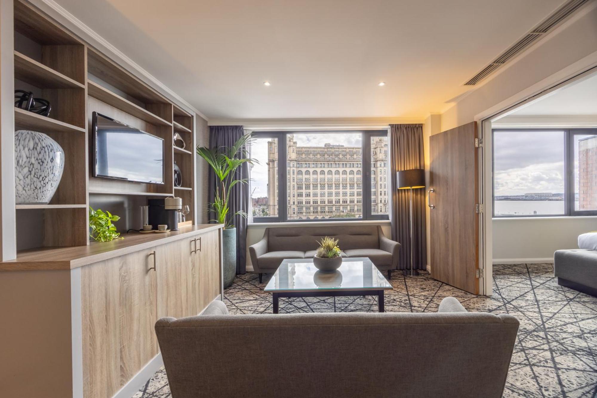 One-Bedroom Suite with Waterfront View,1730013202:JPEG