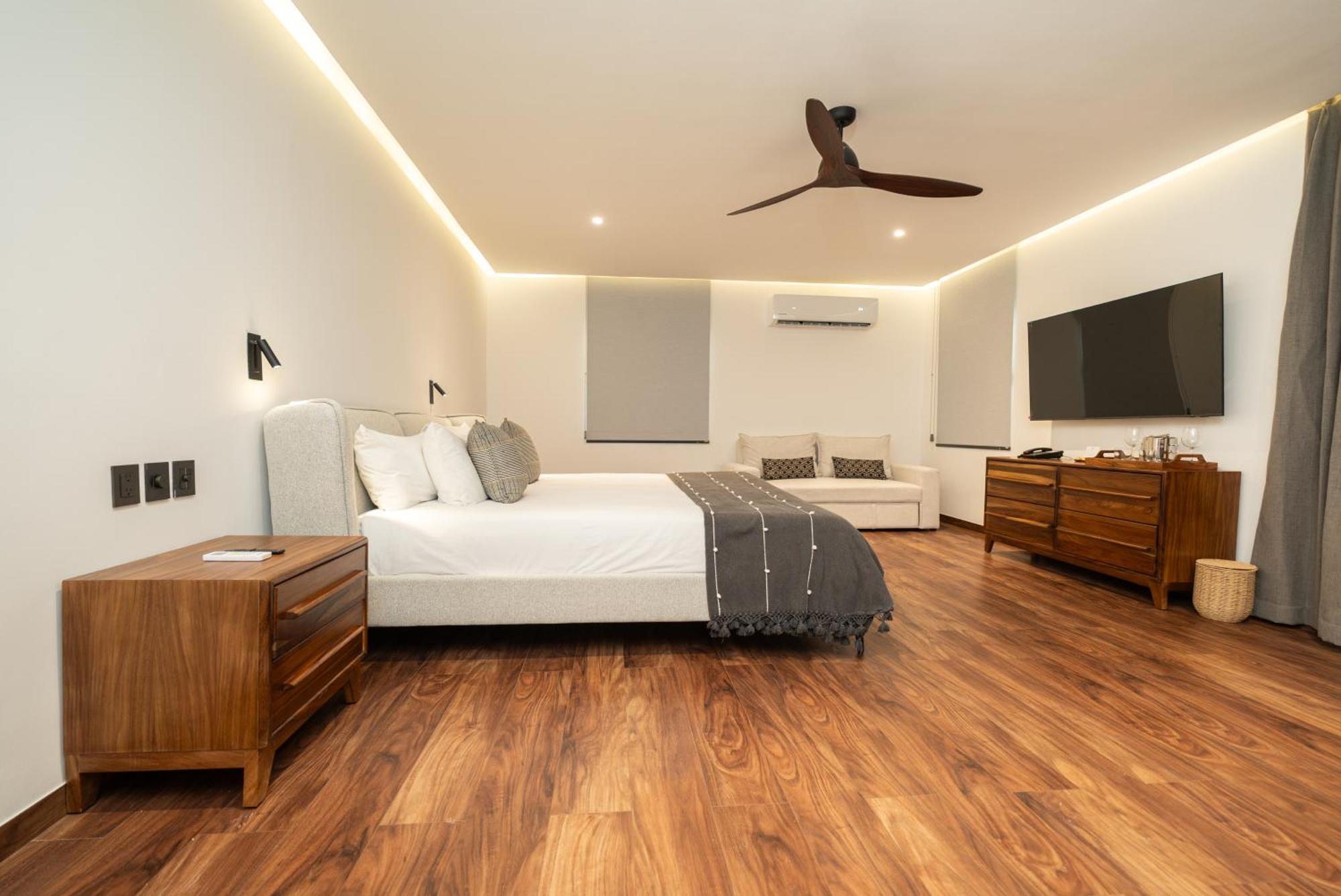 Master Suite Pool View