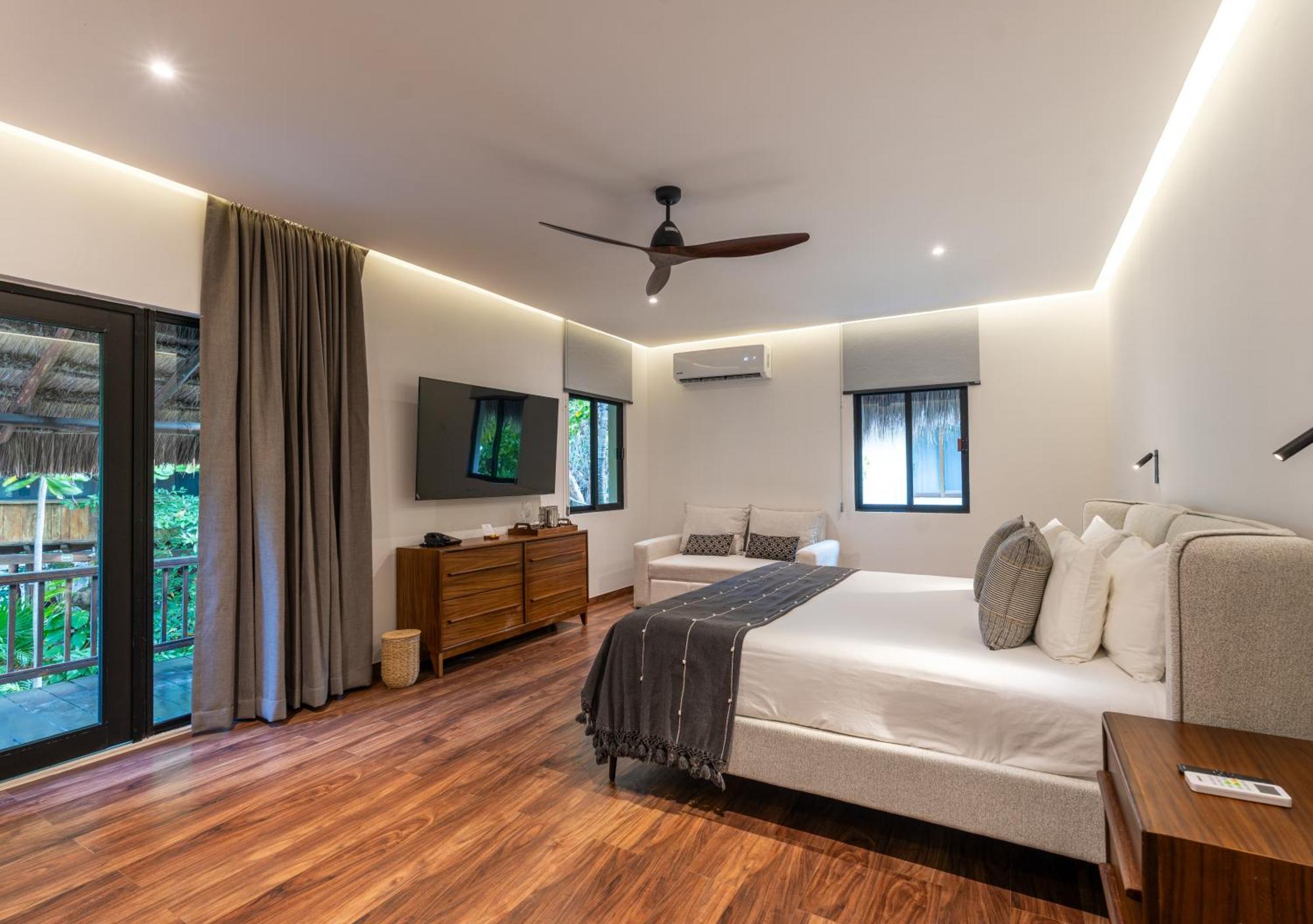 Master Suite Pool View