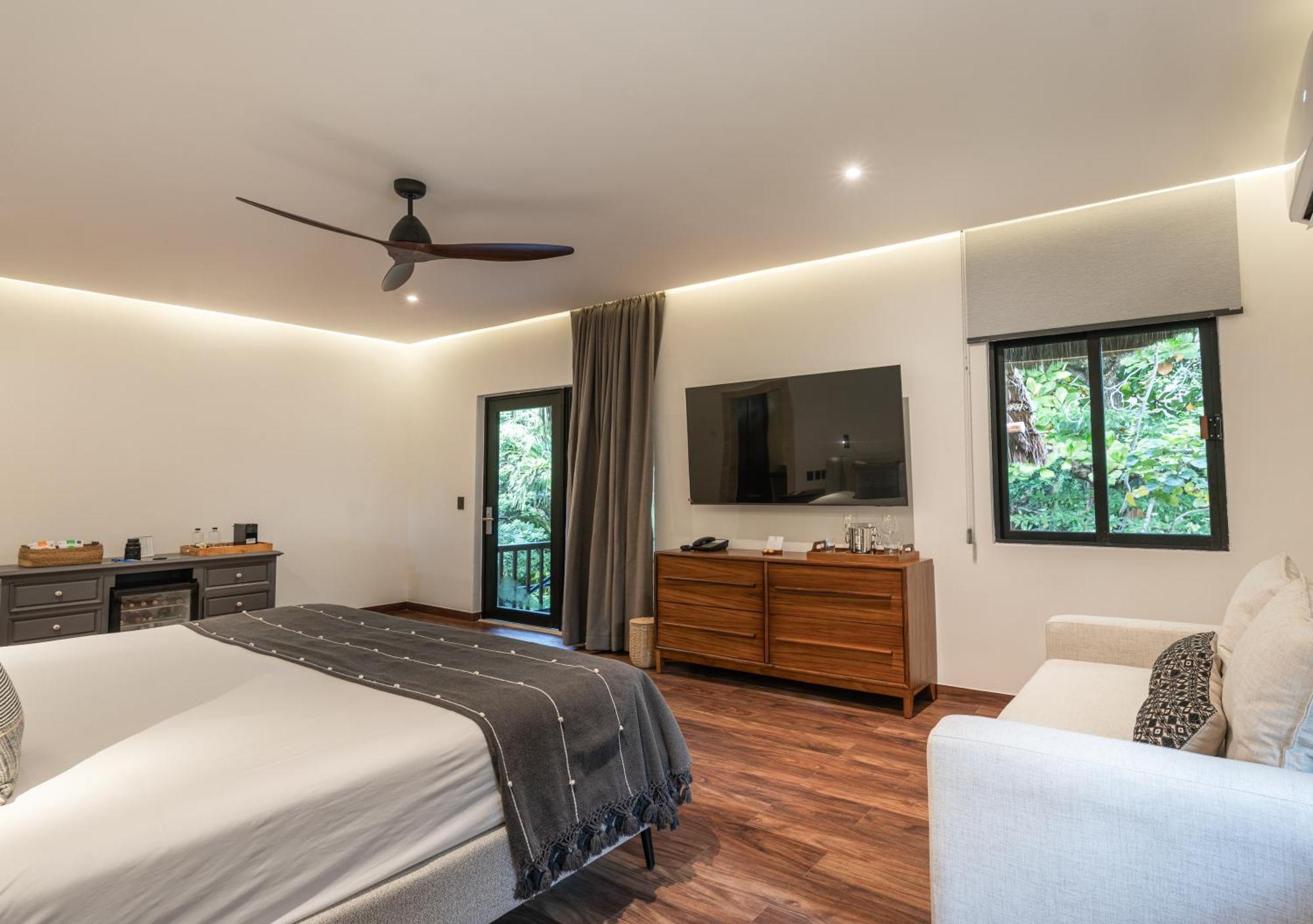 Master Suite Pool View