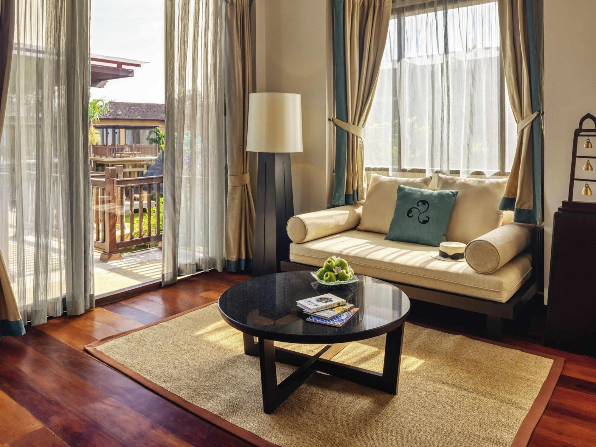 Junior Suite mit 2 Einzelbetten und Poolblick