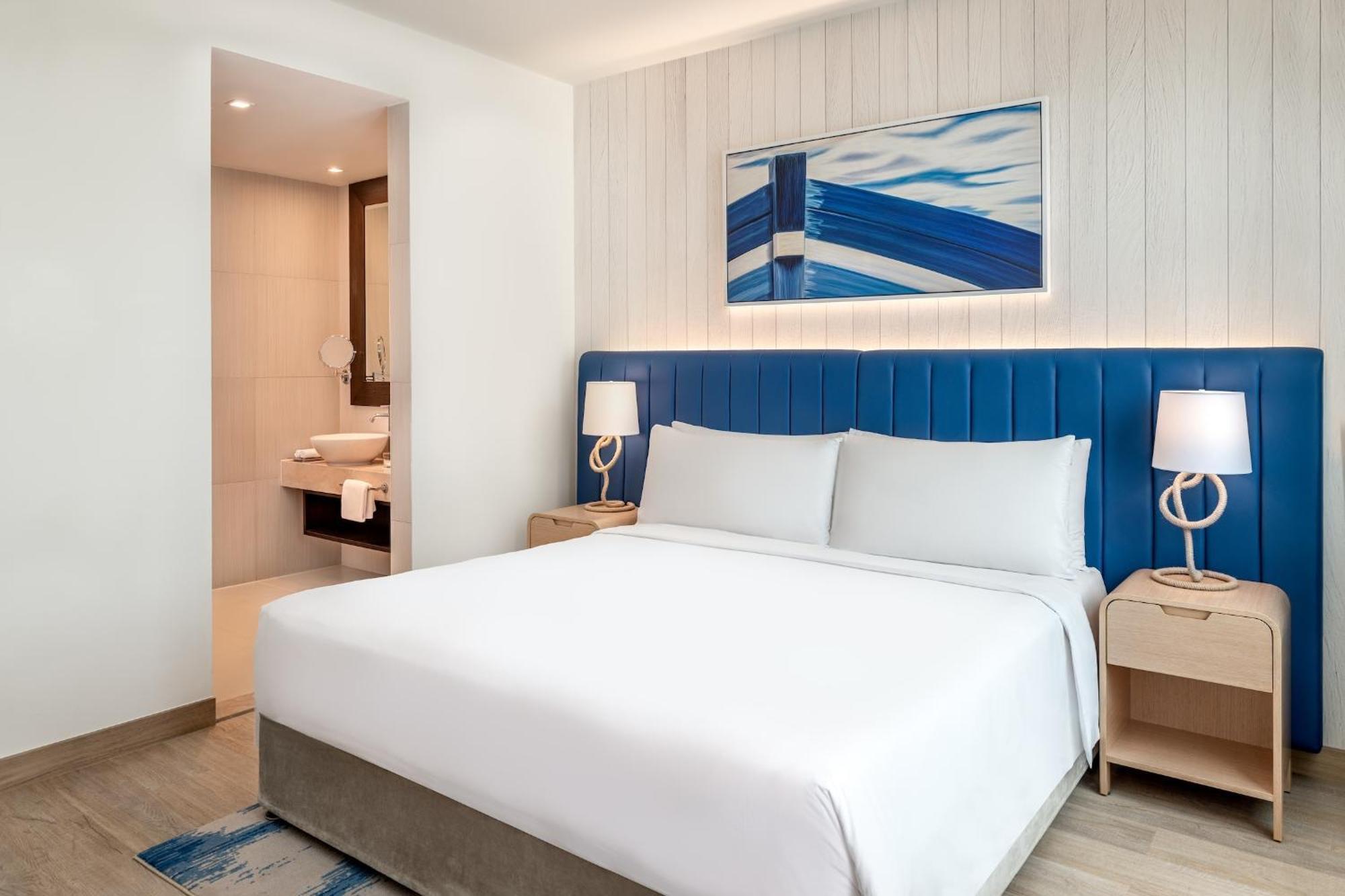 Deluxe Room Theme Park Access