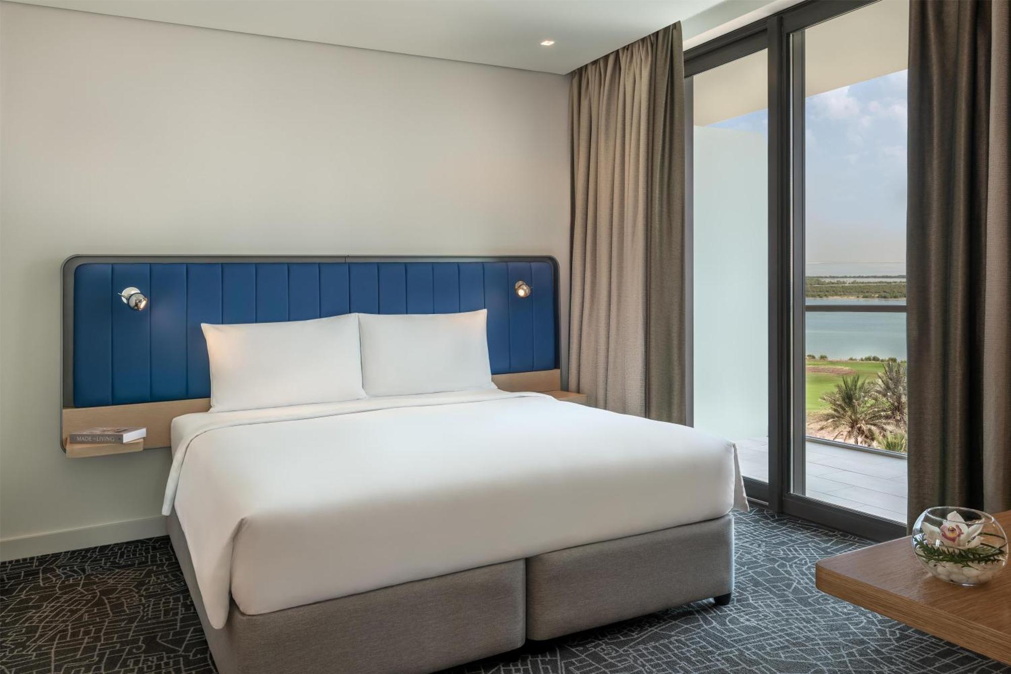 One-Bedroom Suite Sea View Balcony Theme Park Access