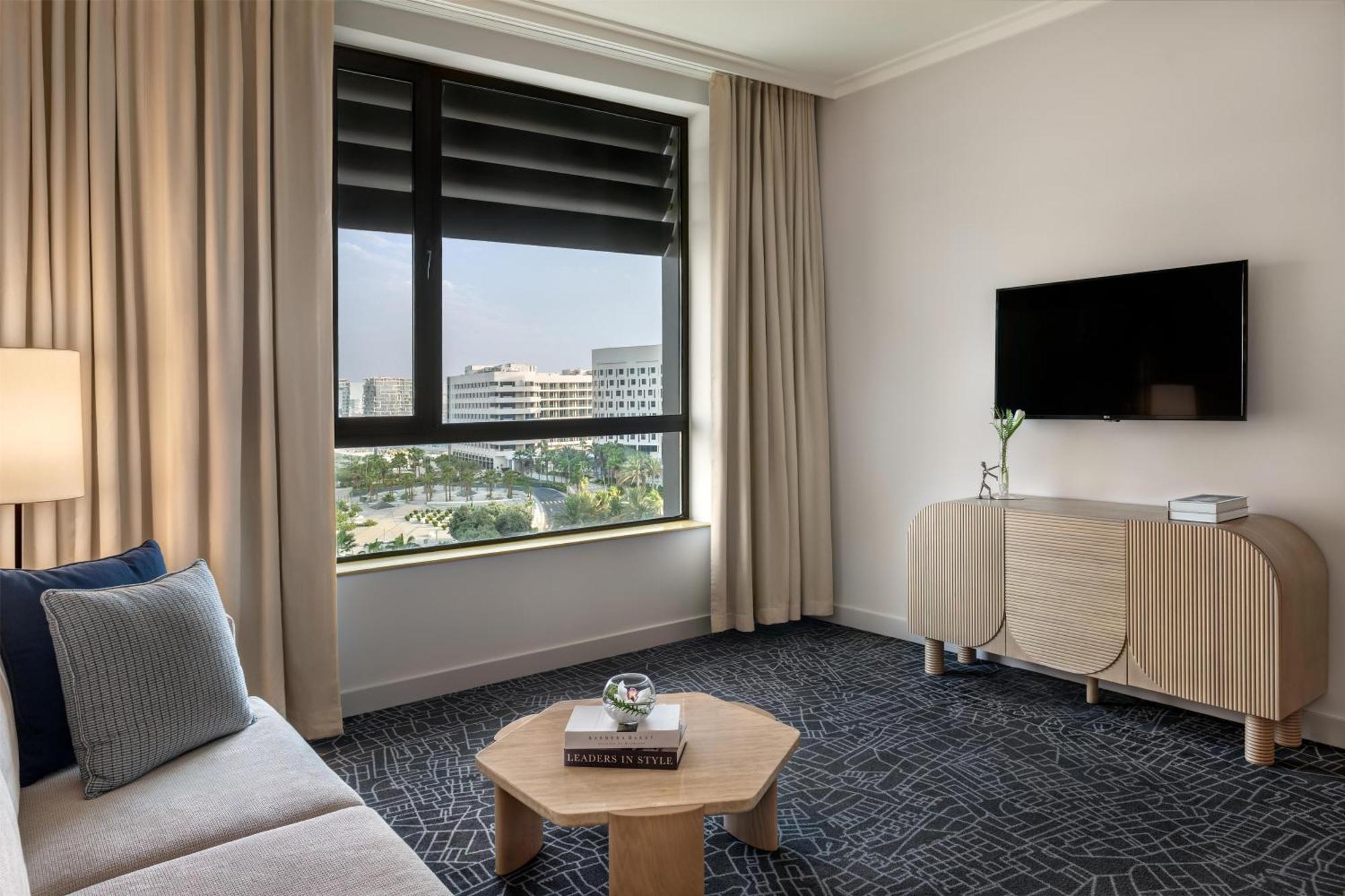 Deluxe Family King Suite Plaza View Theme Park Access