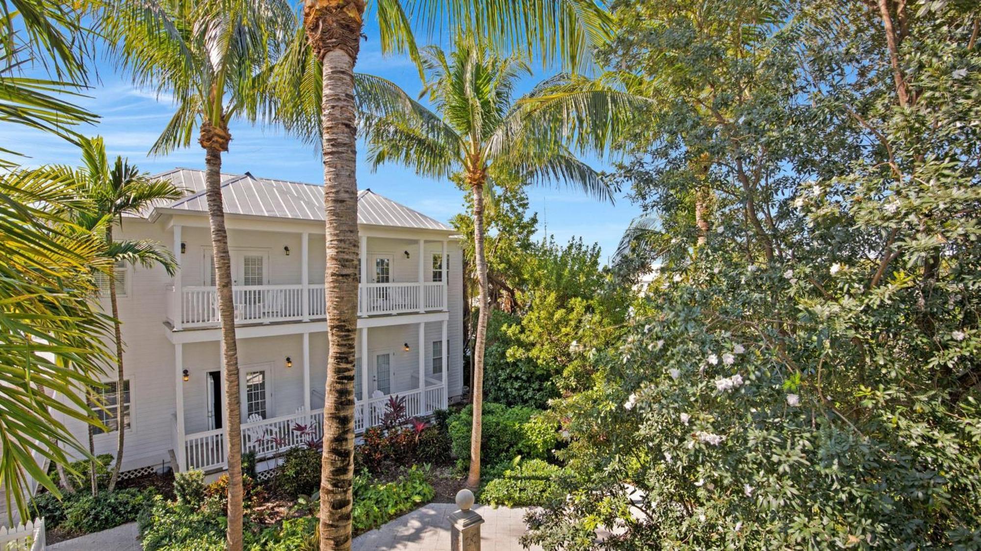 Tropical Garden King Guestroom
