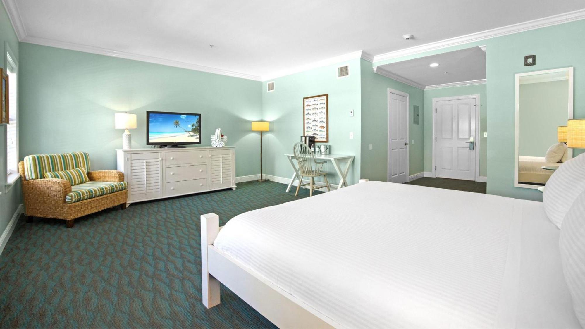 Tropical Garden King Accessible King Guestroom