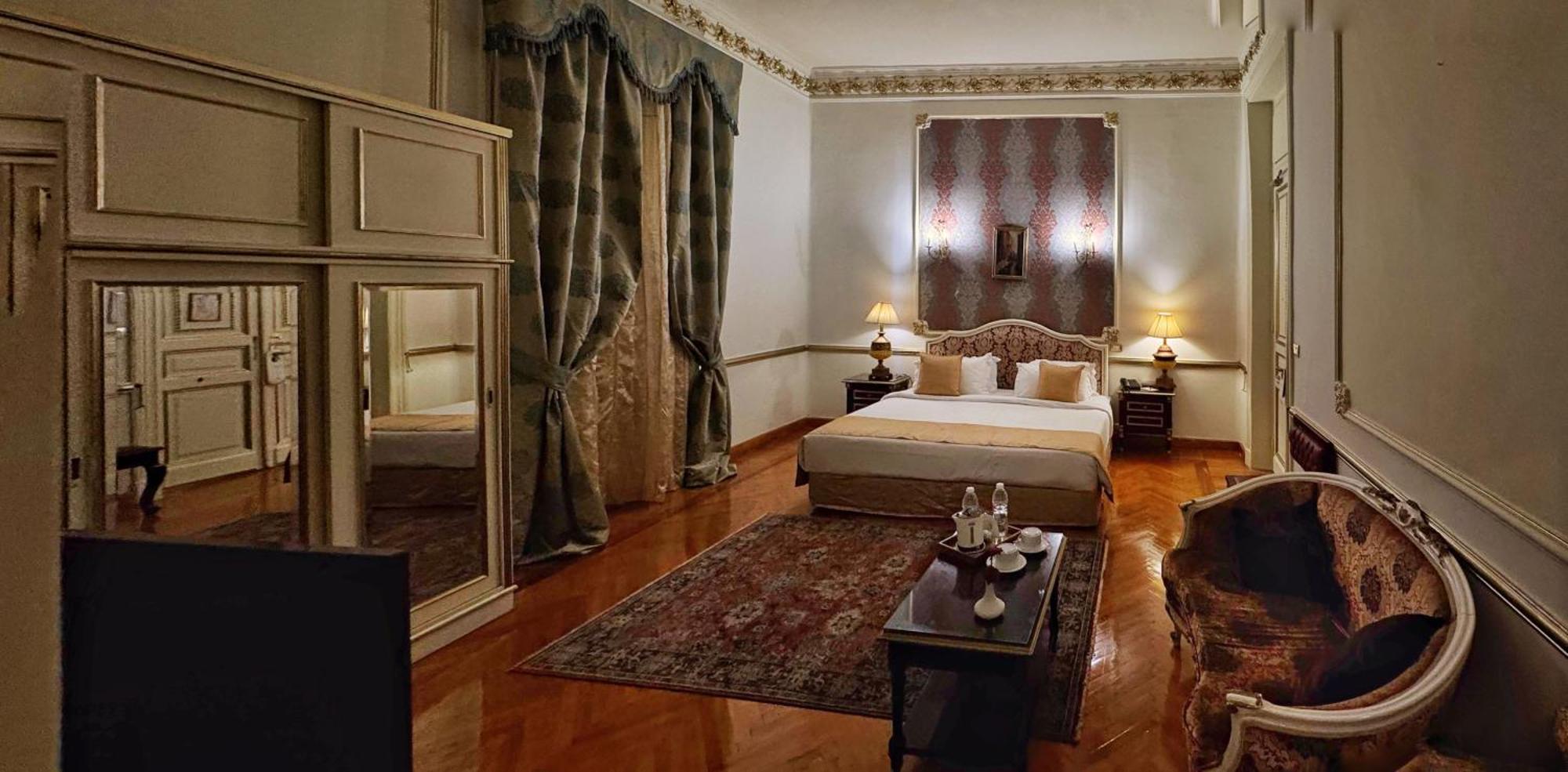 Golden Royal Suite Direct Sea View