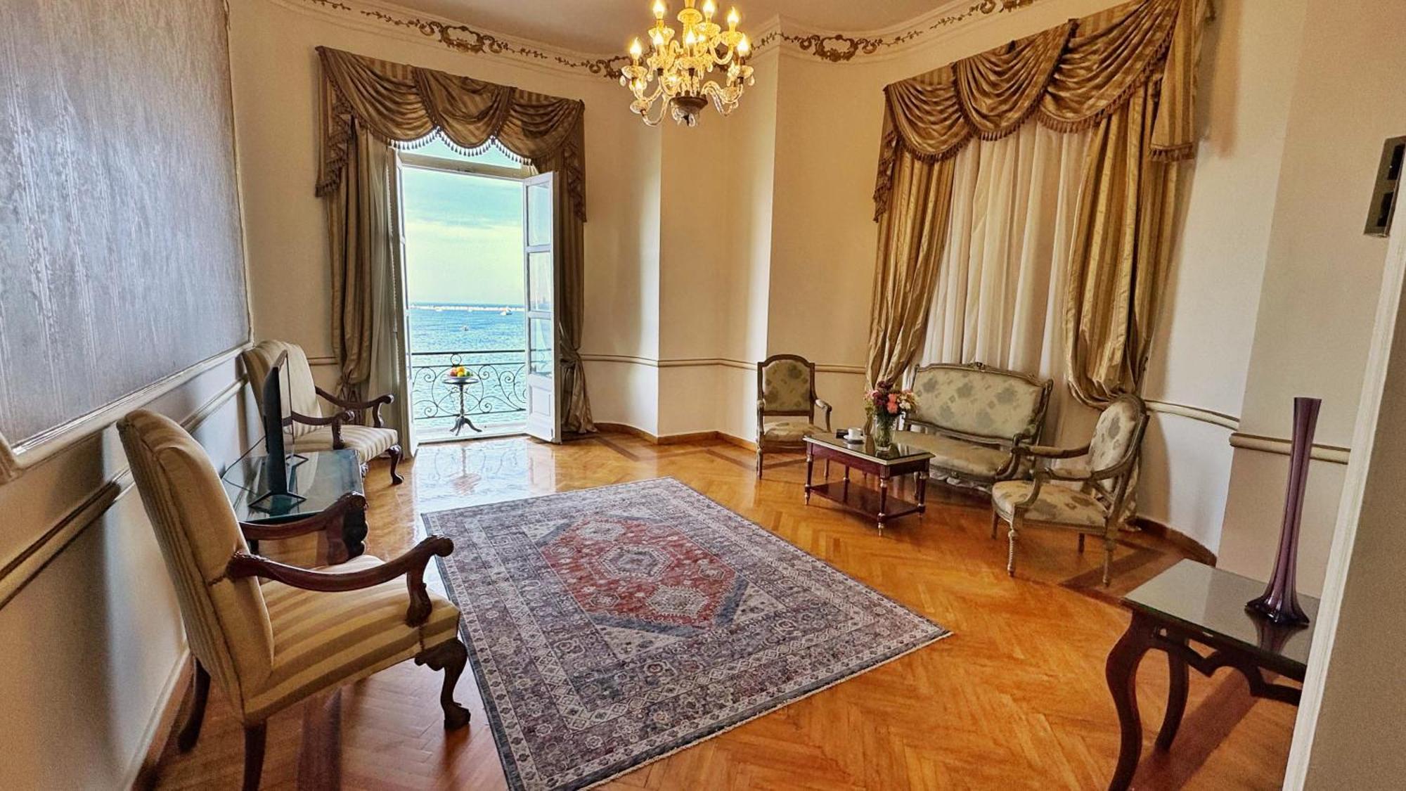 Golden Royal Suite Direct Sea View
