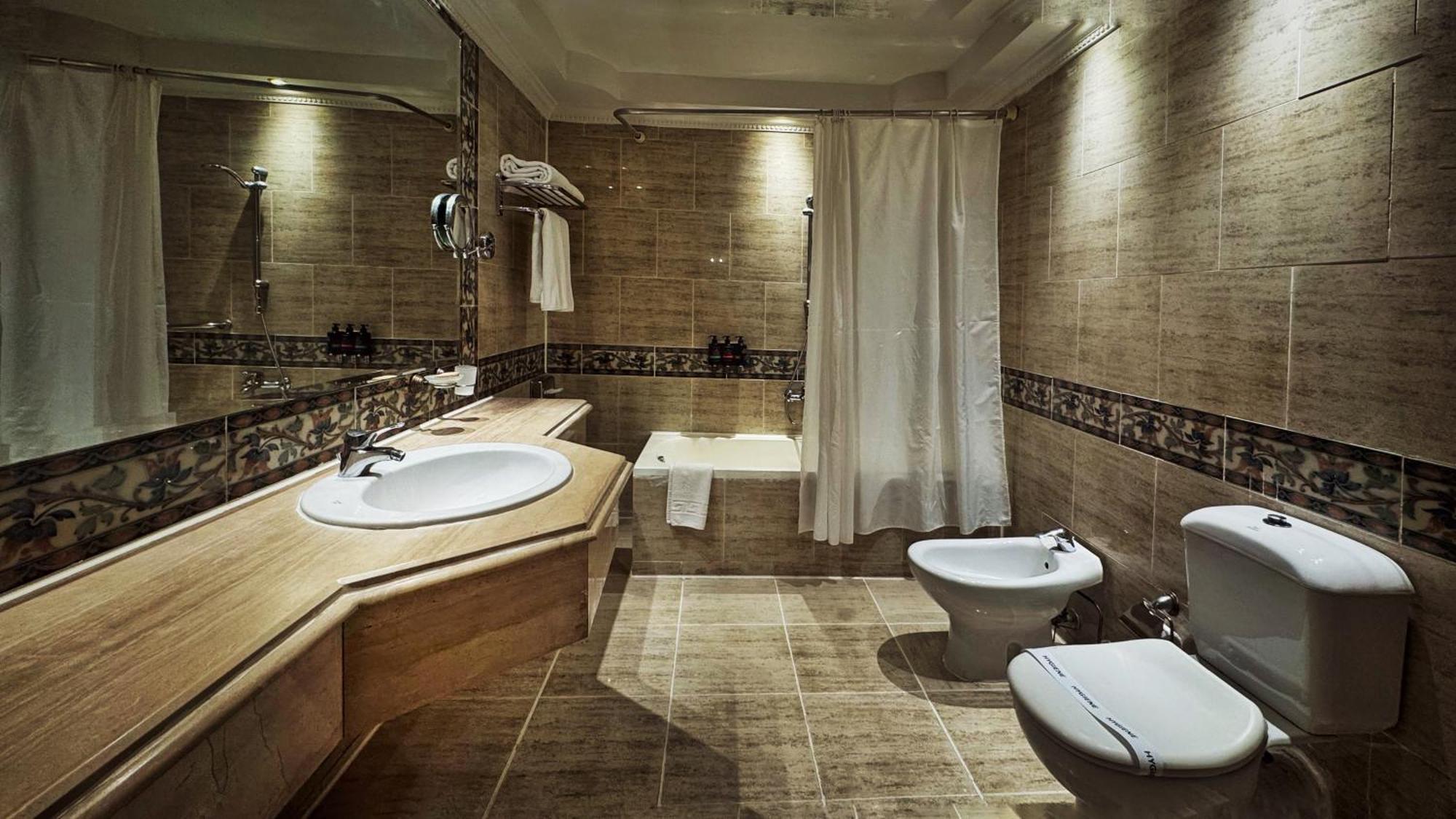 Golden Royal Suite Direct Sea View