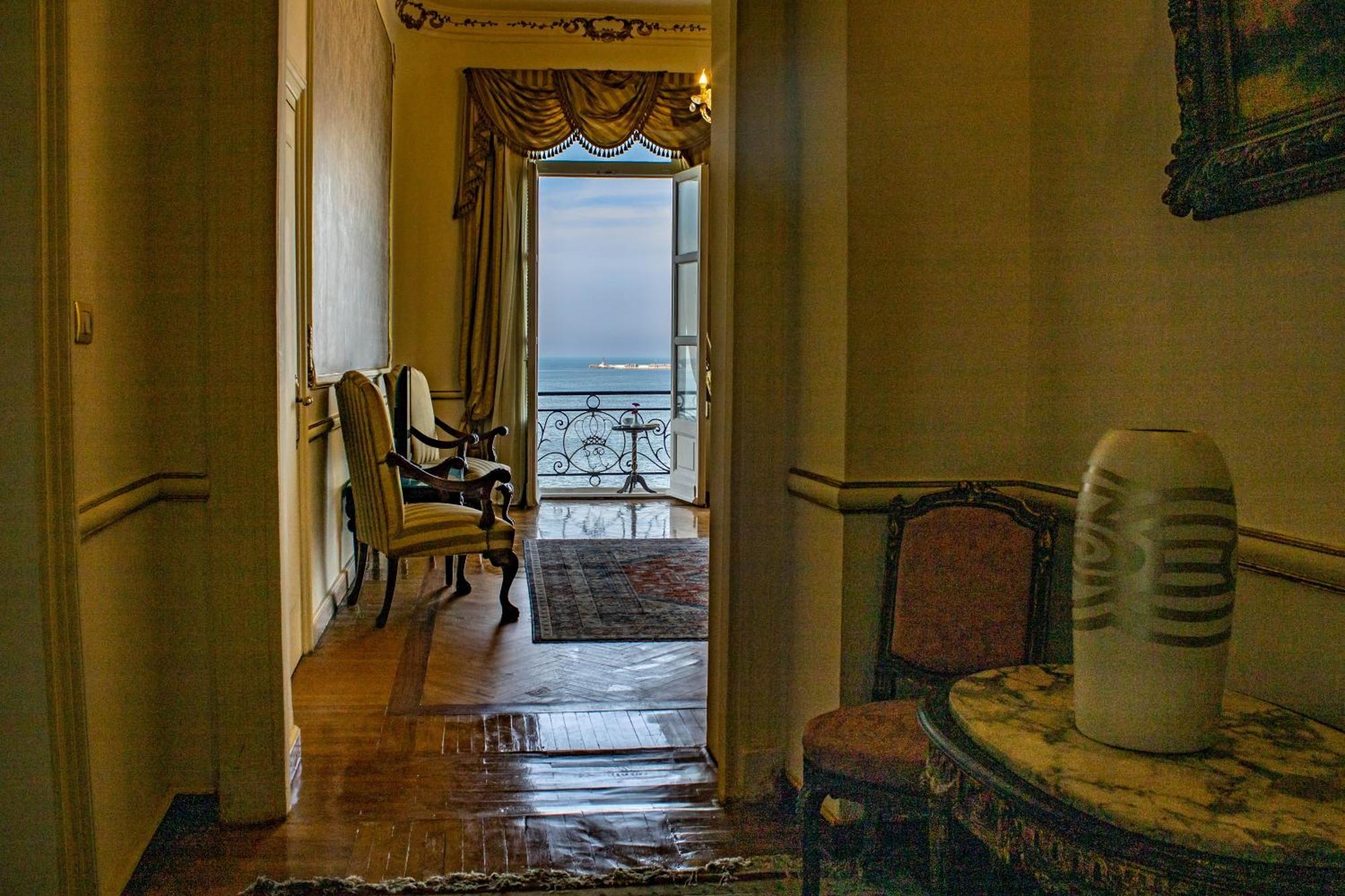 Golden Royal Suite Direct Sea View