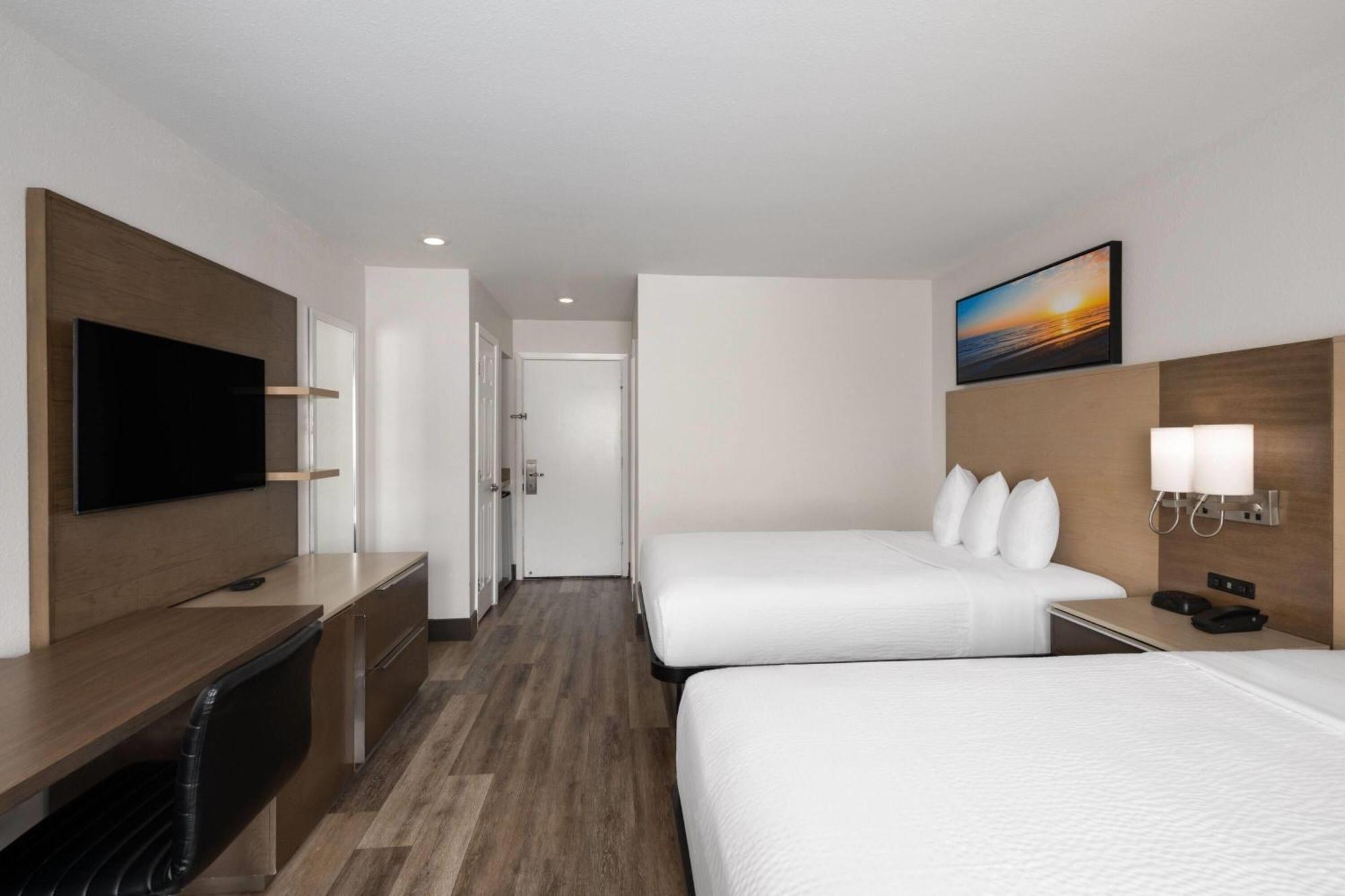 Standard Two Queens bedroom Non-smoking