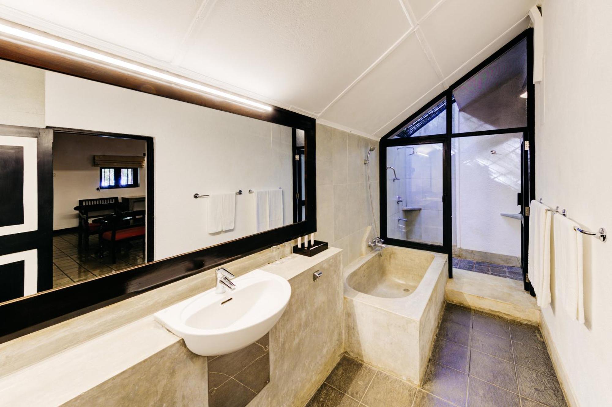 Deluxe King Lake View Discounts on F&B on Spa on Jeep Safari