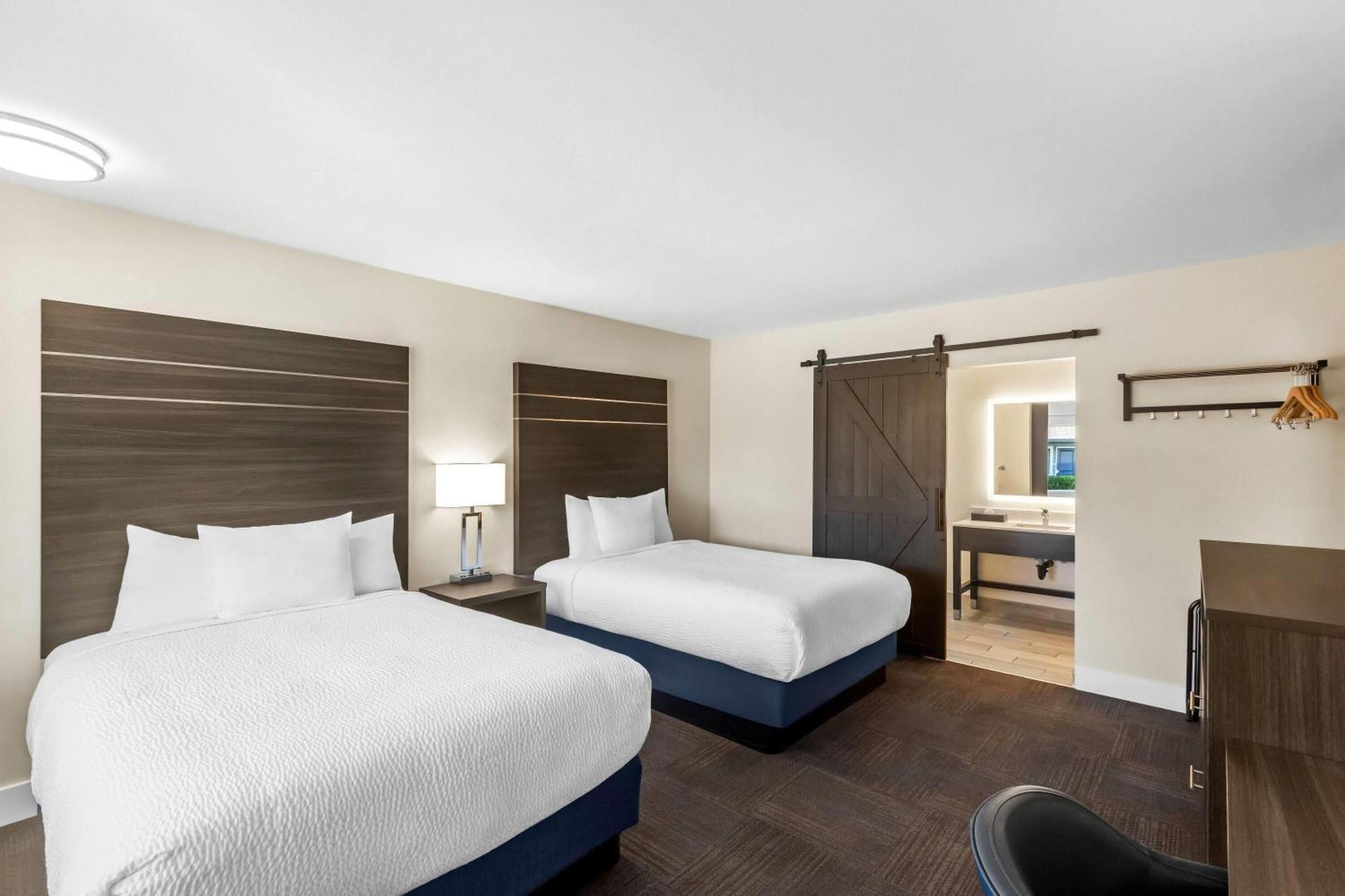 Chambre Double Deluxe avec 2 Lits Doubles - Non-Fumeurs