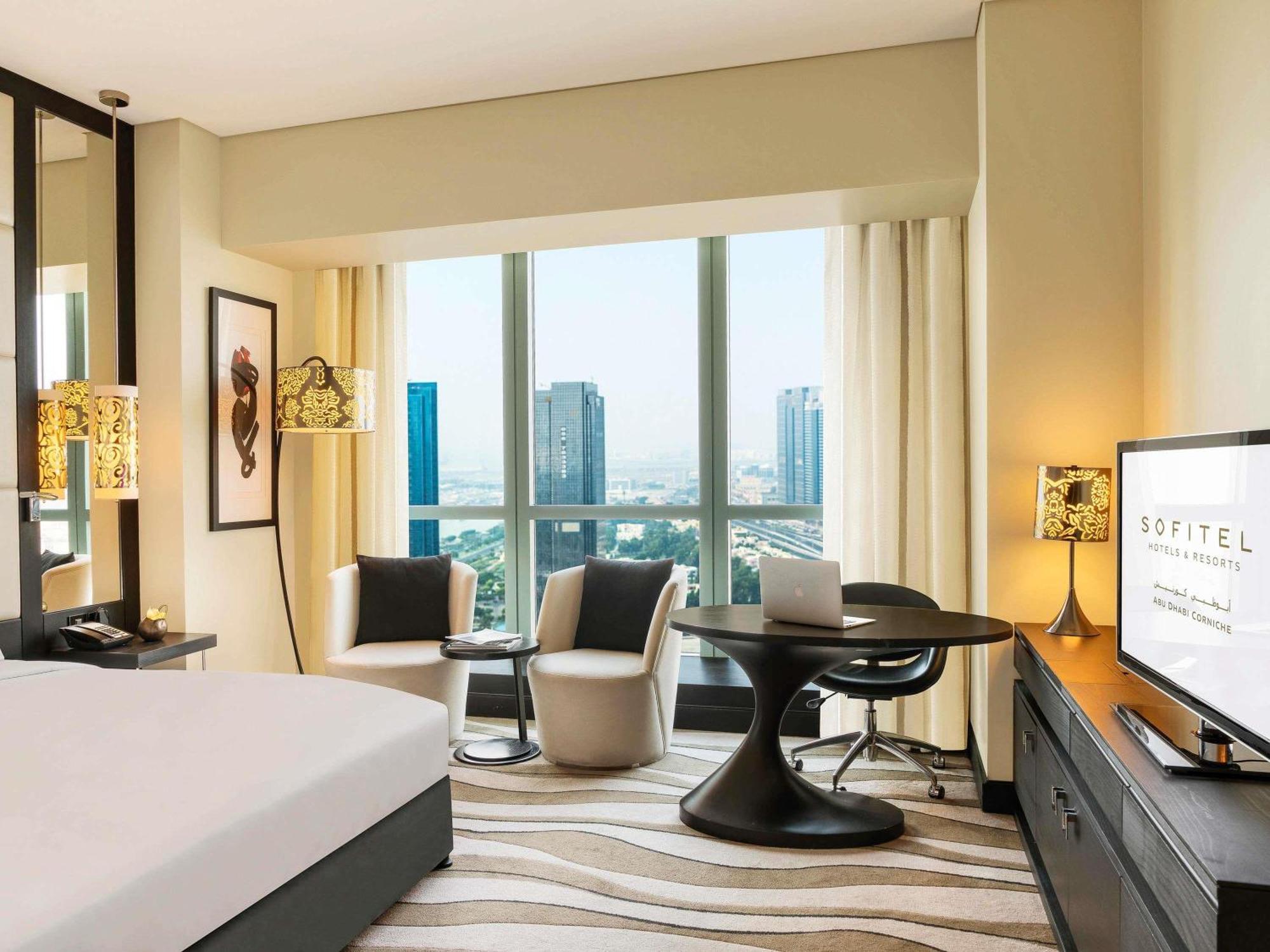 Habitación Doble Club de lujo con acceso al club y vistas al mar o la ciudad - Cama extragrande