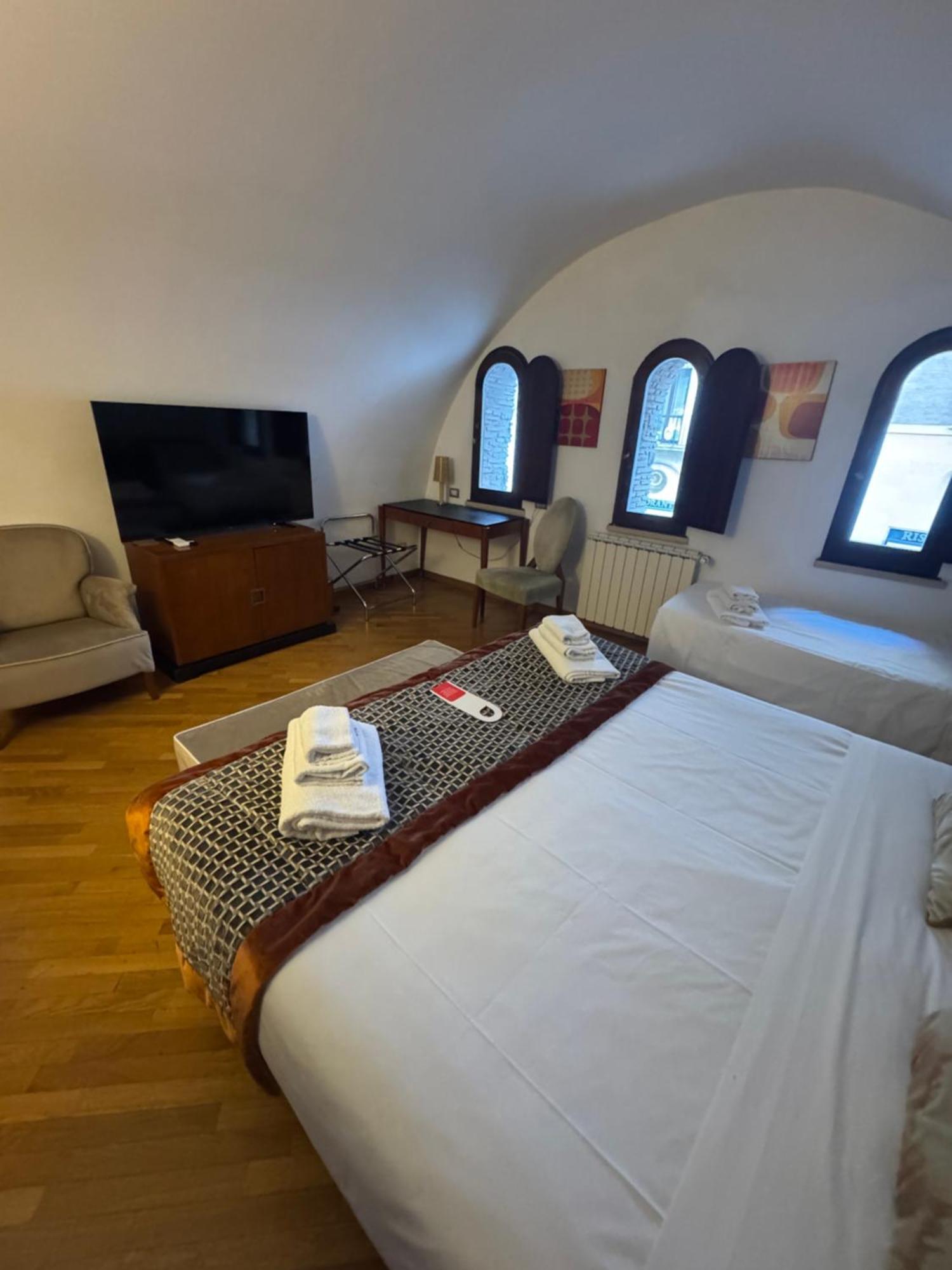 Suite Separate Building