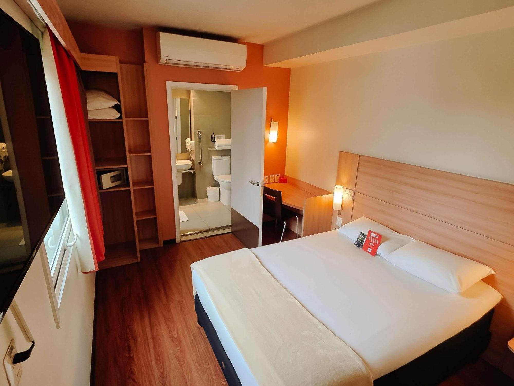 Double Queen Room