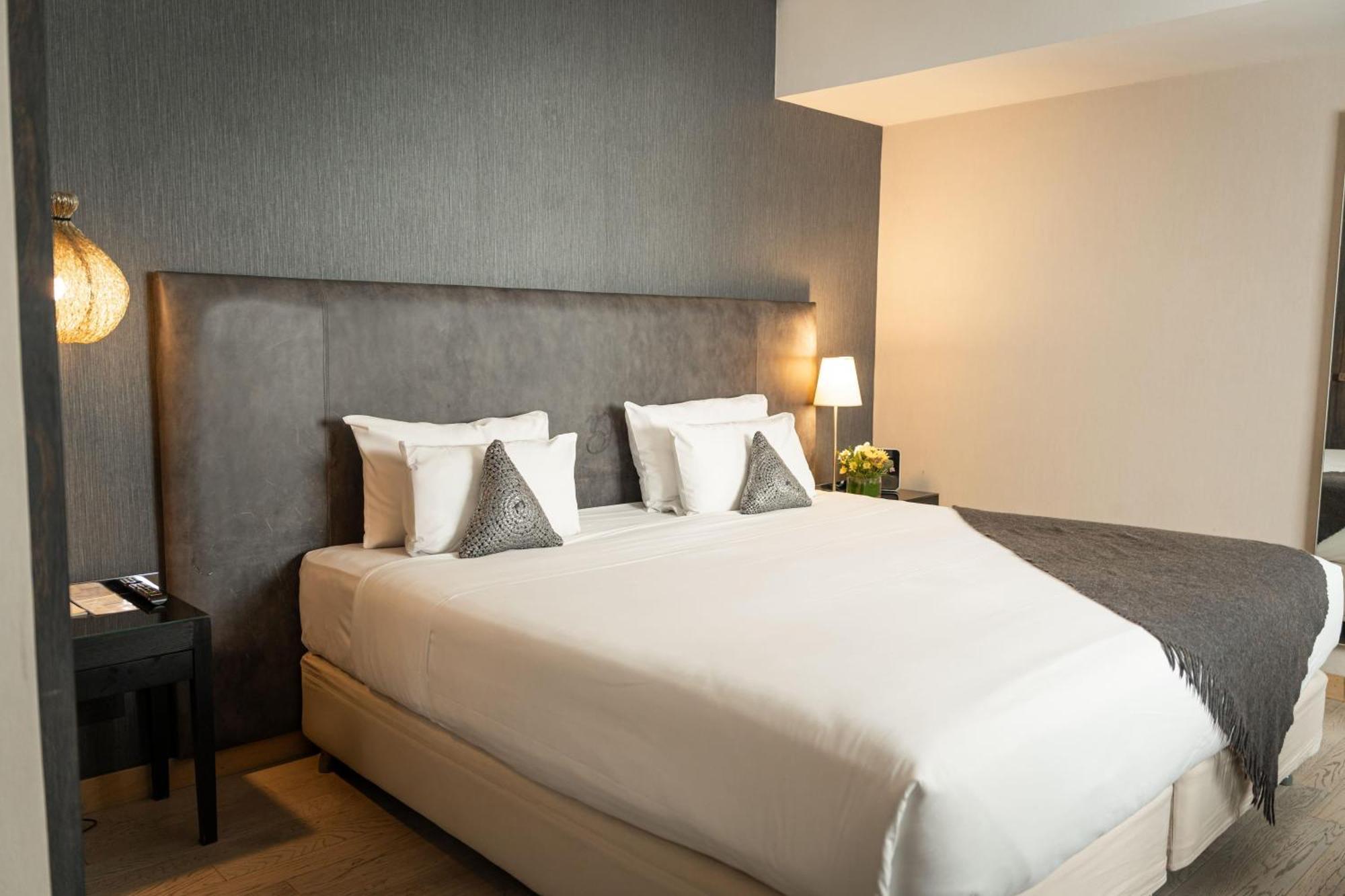 Quarto com Cama King-size e Vistas da Rua - Não Fumante