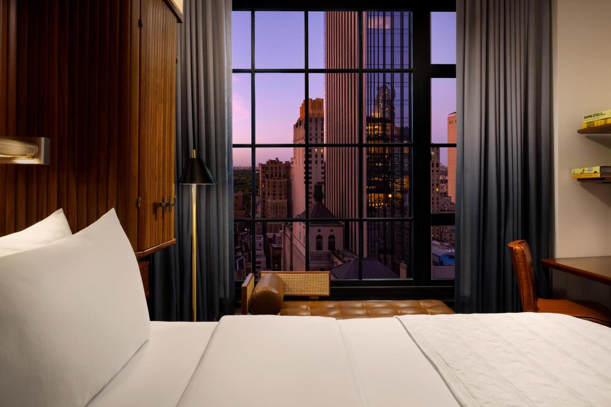 Deluxe King Room City View High Floor