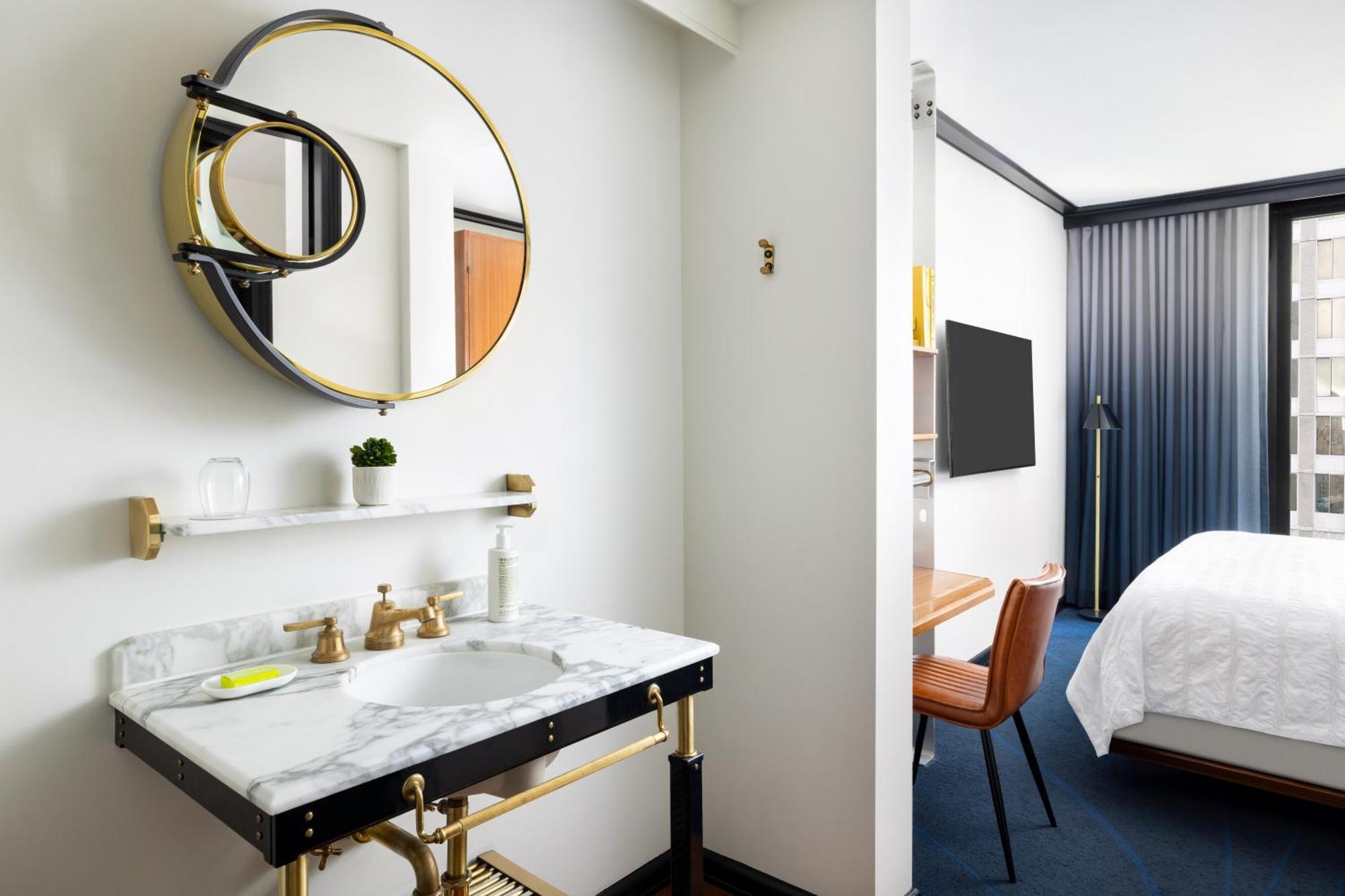 Classic King Reserve Room w or Foyer Entrance
