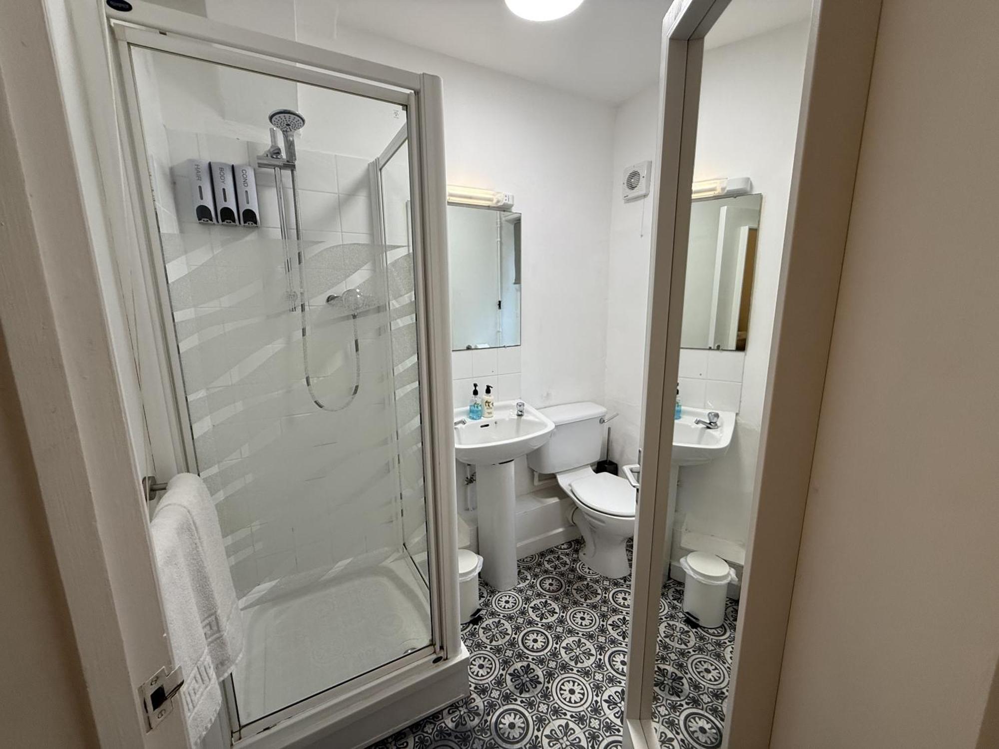 Standard Twin Room,1731406849:JPEG