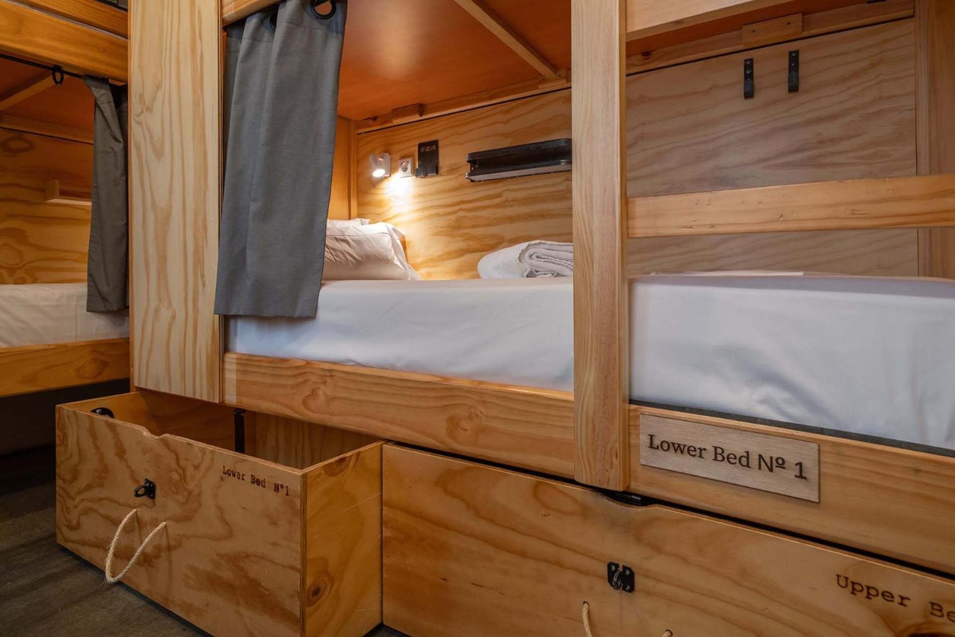 Single Bed 4-Bed Mixed Dormitory Room Private Bathroom