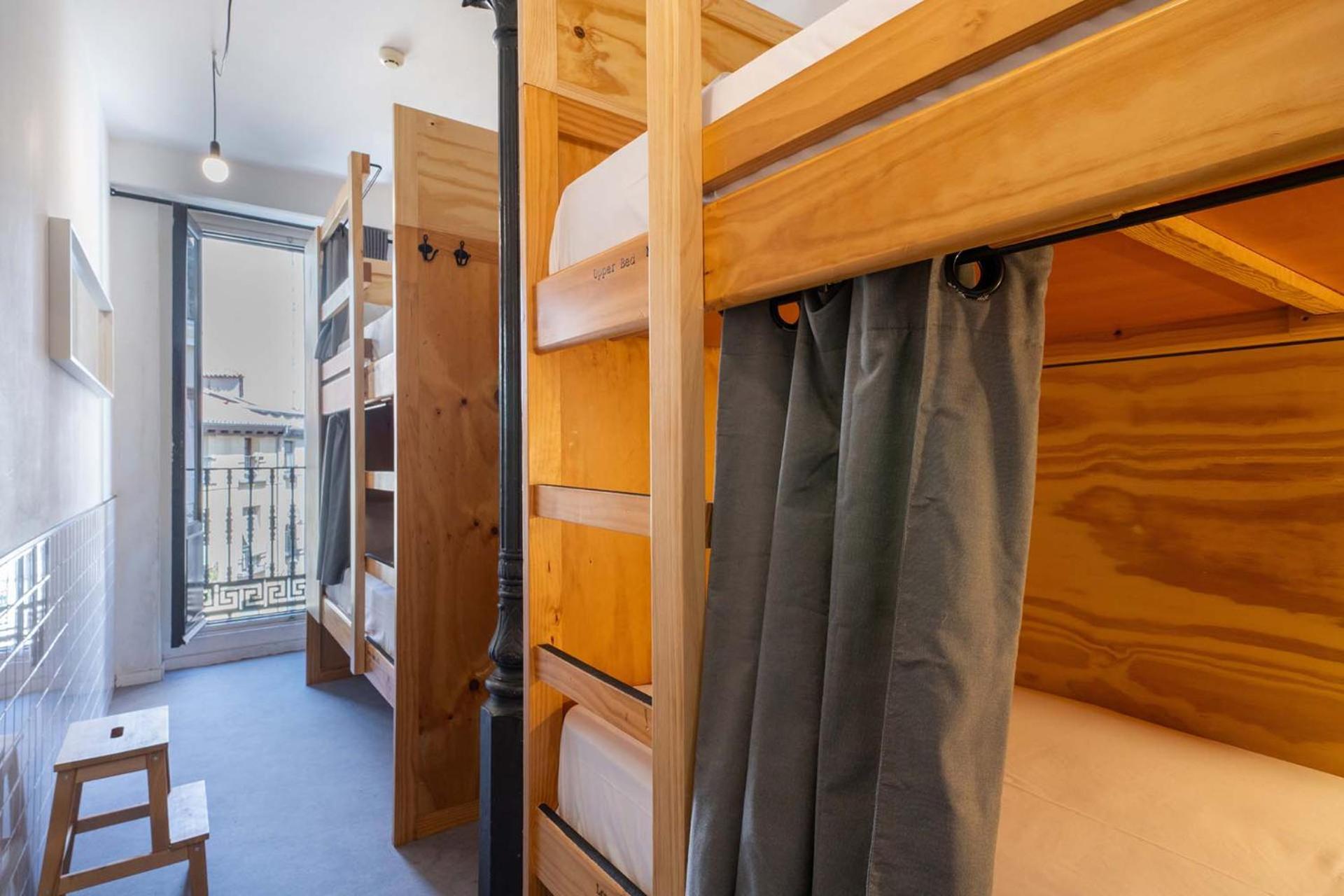 Single Bed 8-Bed Mixed Dormitory Room