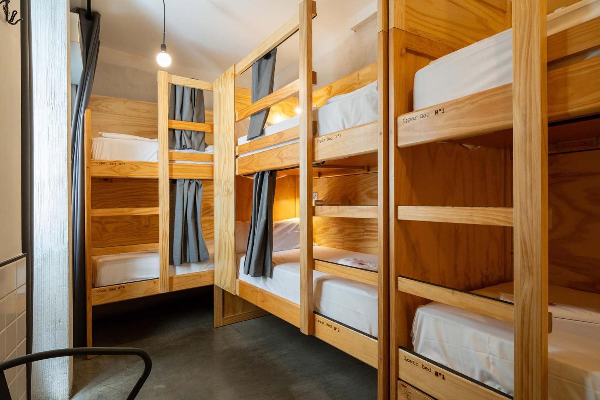 Single Bed 6-Bed Mixed Dormitory Room Private Bathroom