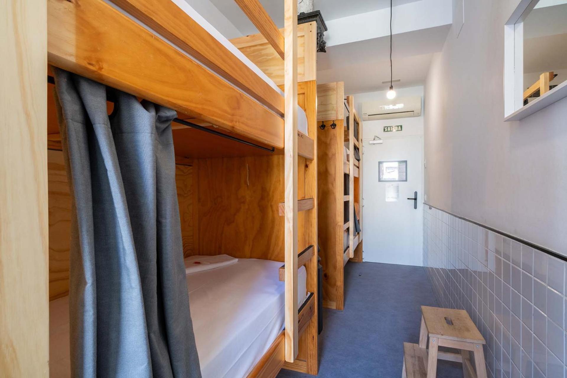 Single Bed 4-Bed Mixed Dormitory Room