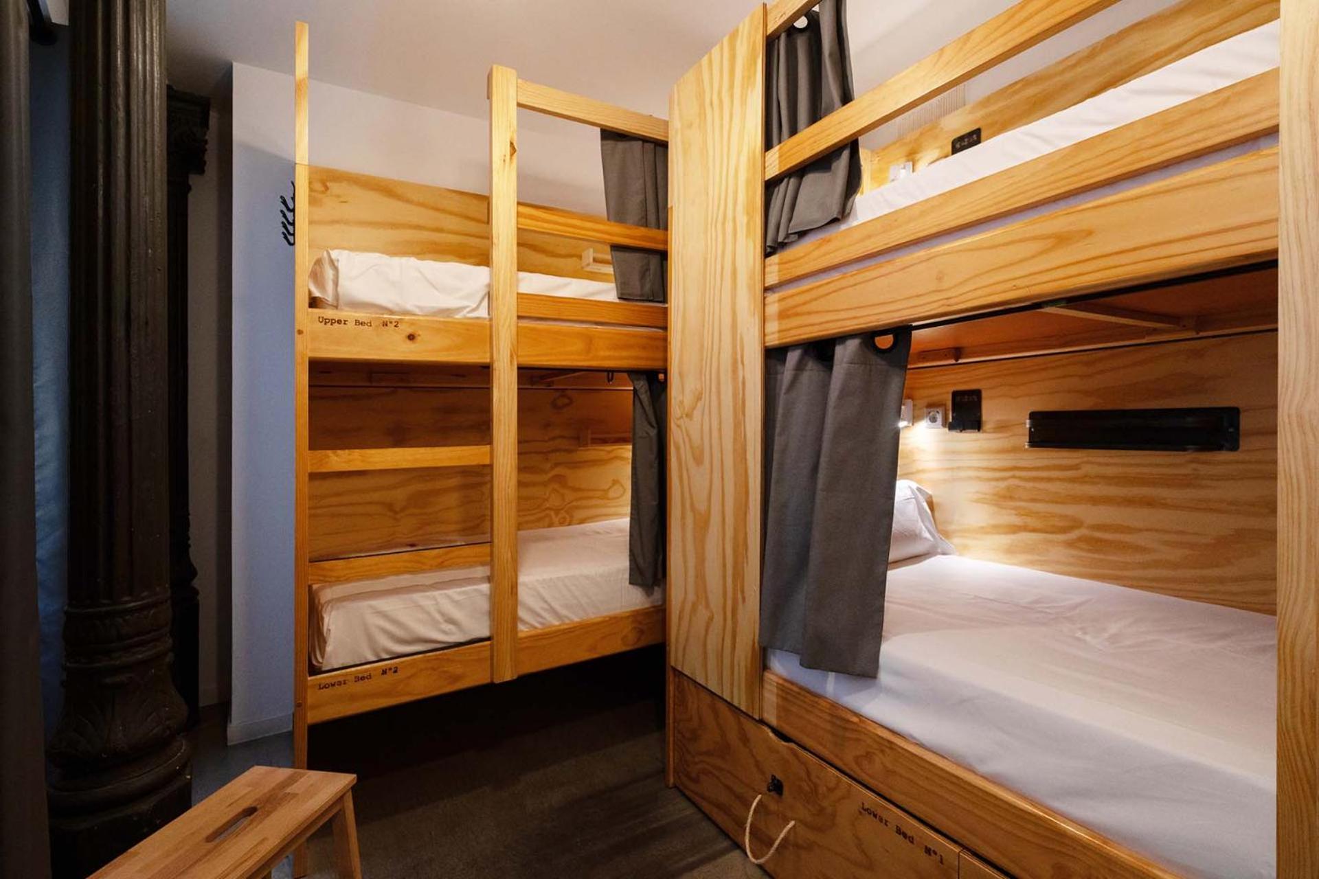 Single Bed 4-Bed Mixed Dormitory Room Private Bathroom