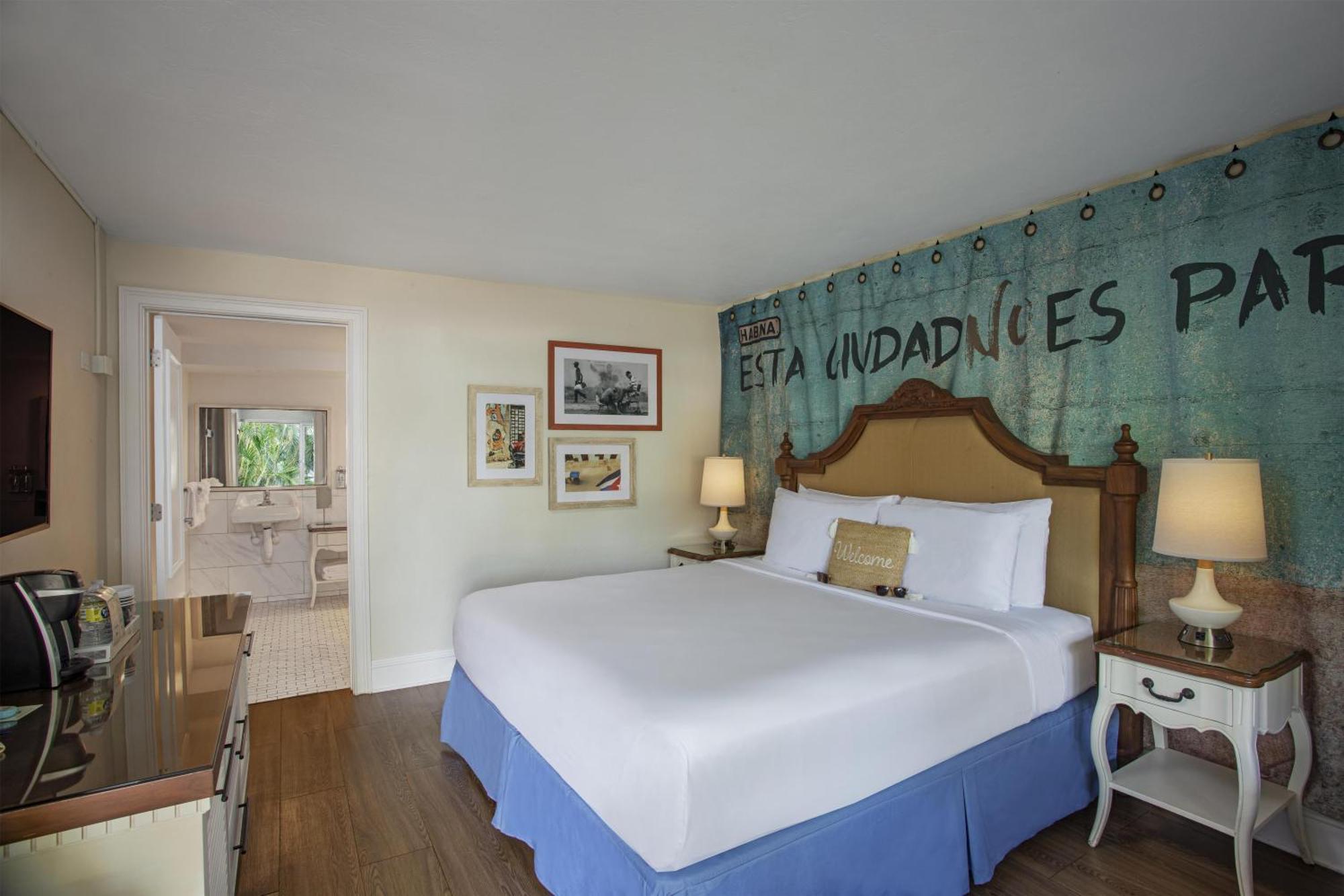 Standard Room 1 King Bed Accessible